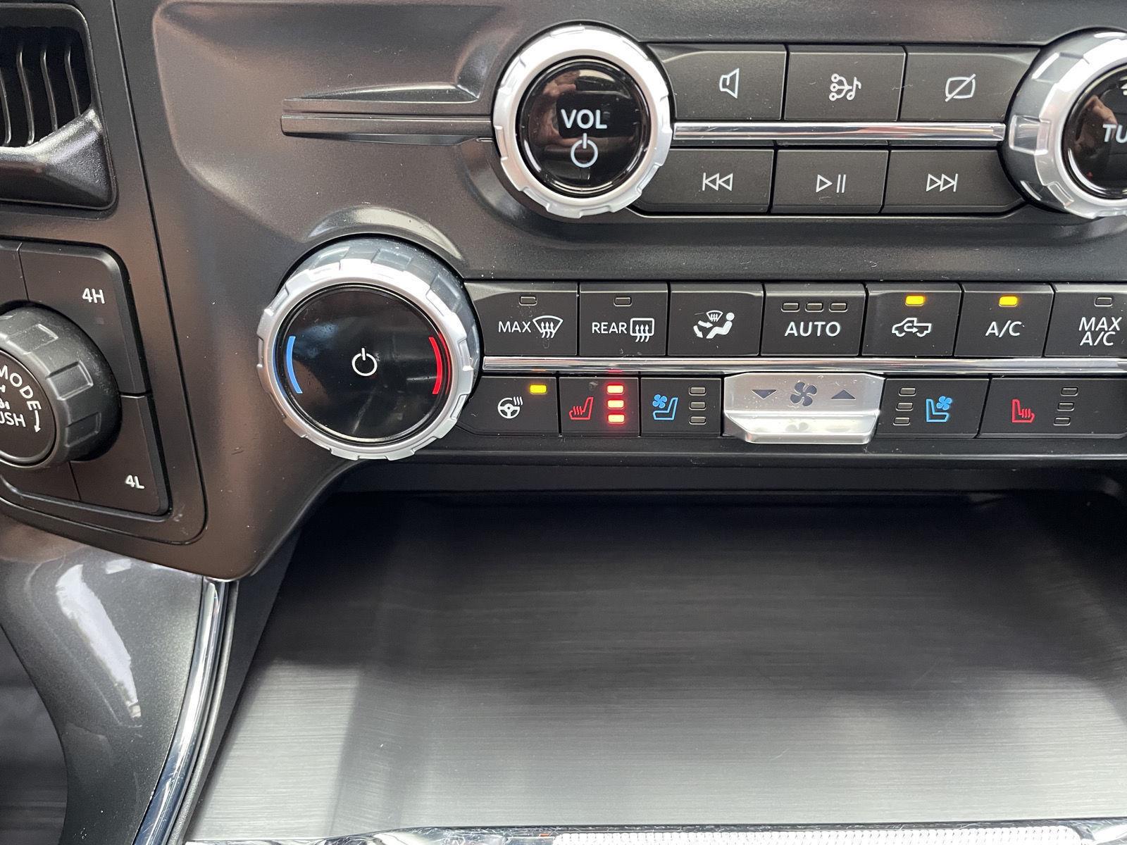 Vehicle photo 29