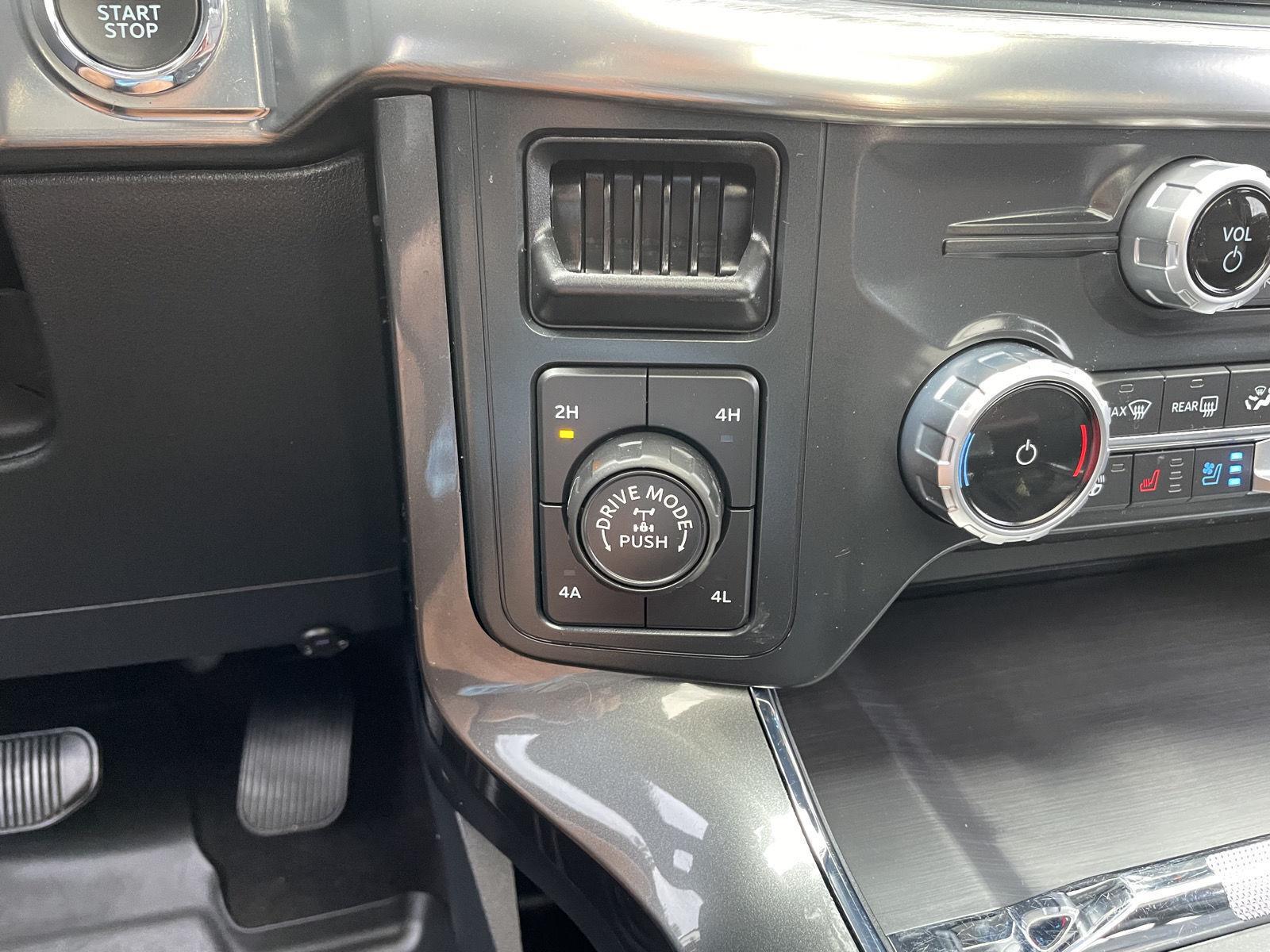Vehicle photo 32