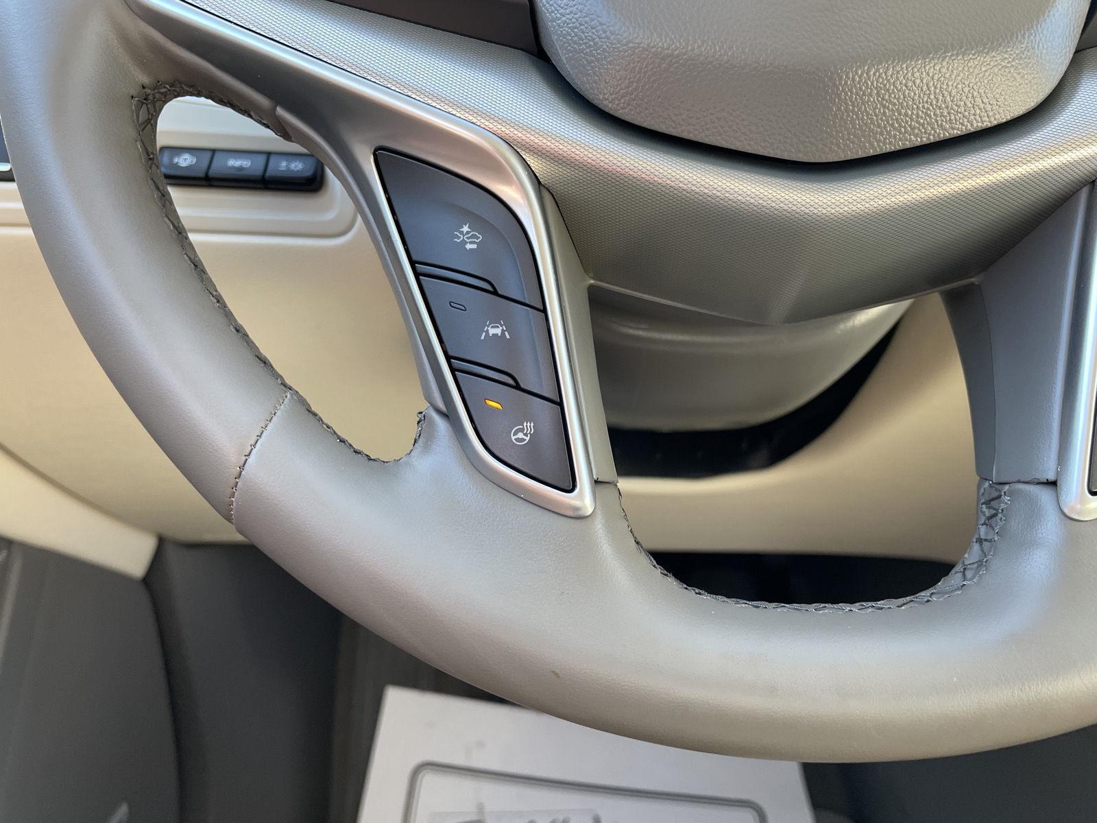 Vehicle photo 30