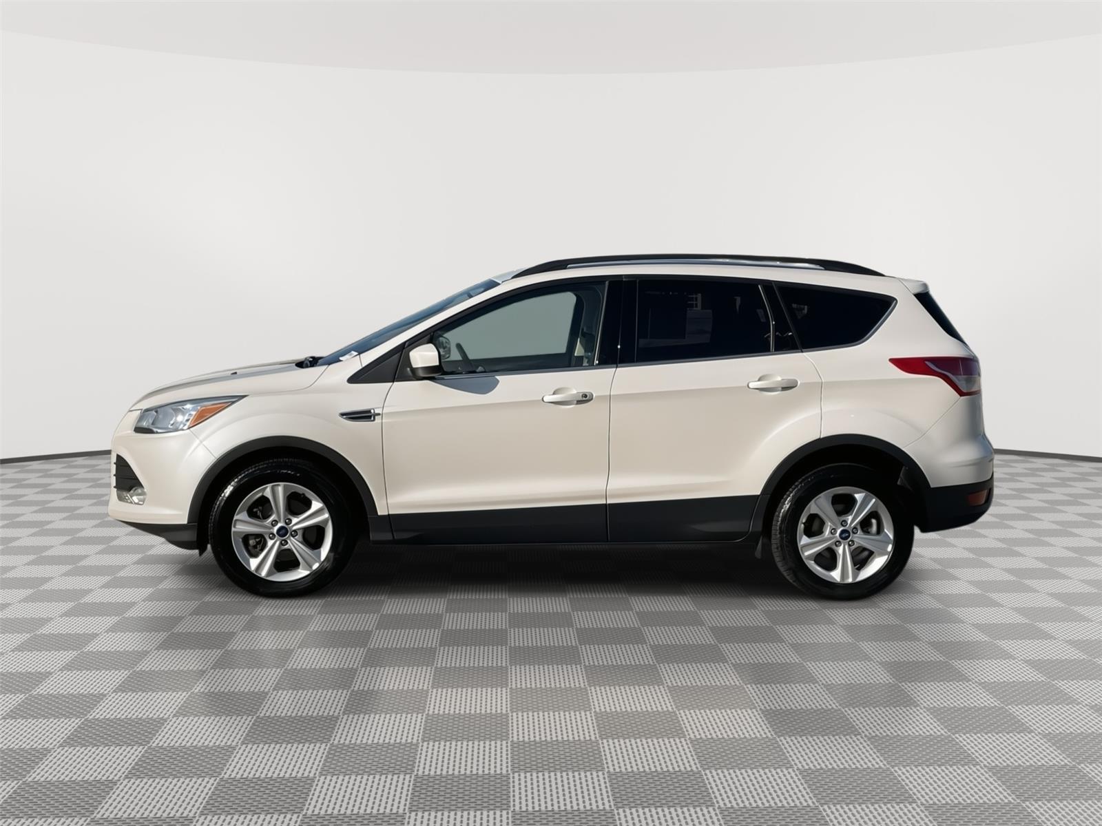 Vehicle photo 2
