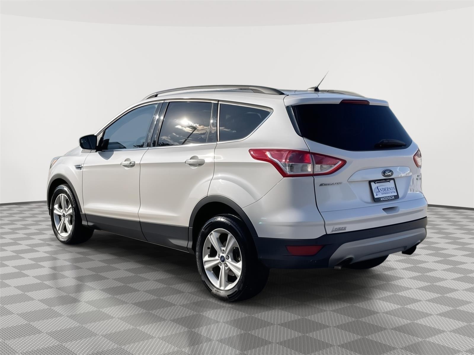 Vehicle photo 9
