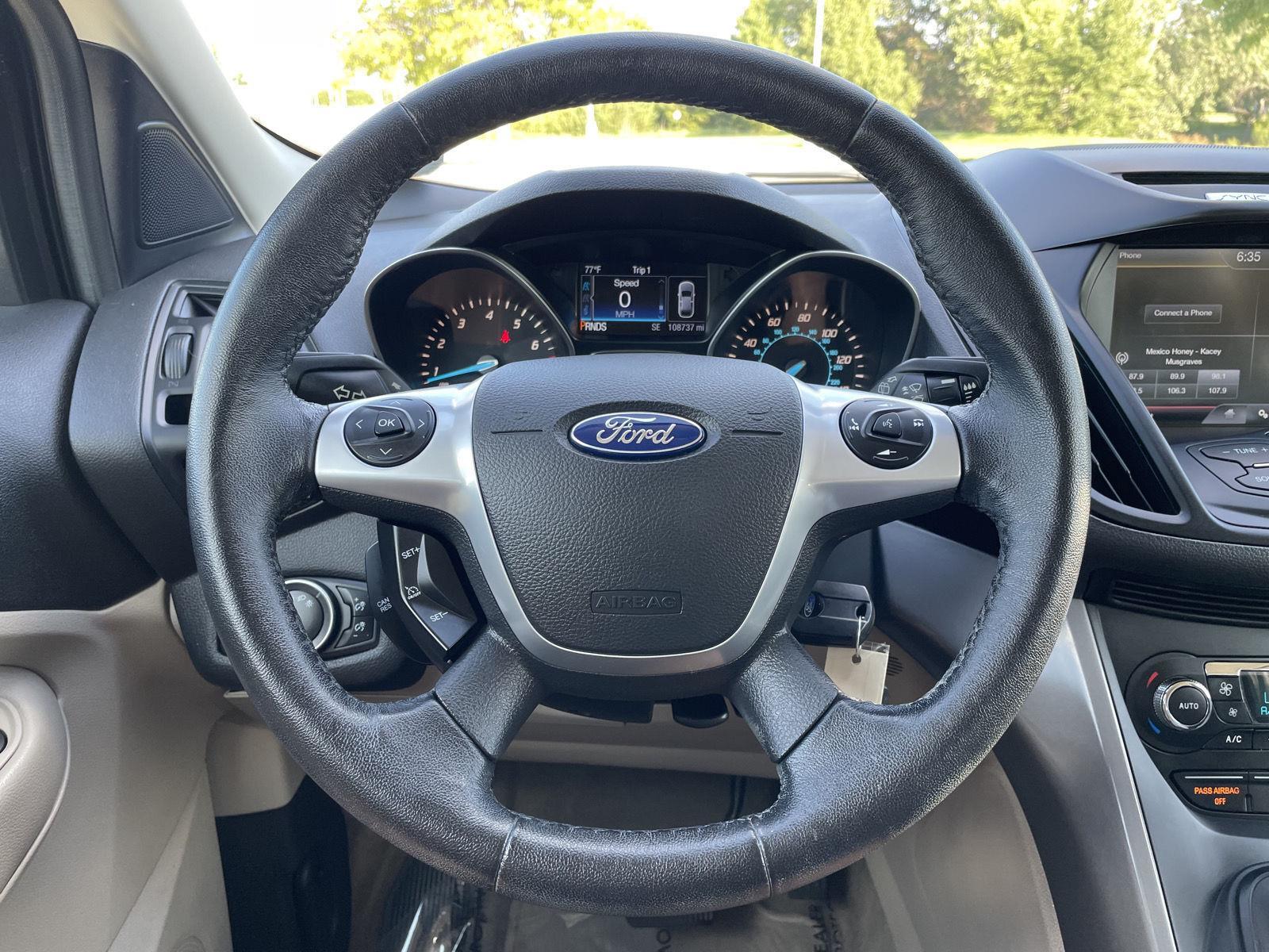 Vehicle photo 12