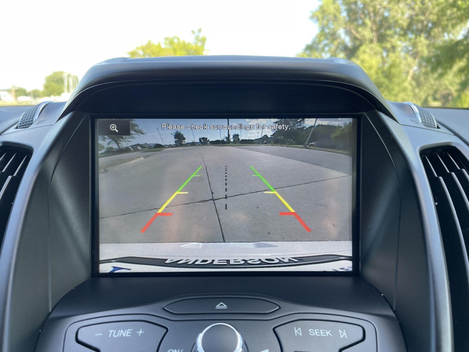 Vehicle photo 23