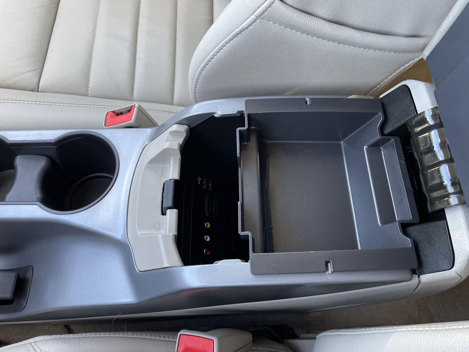Vehicle photo 29