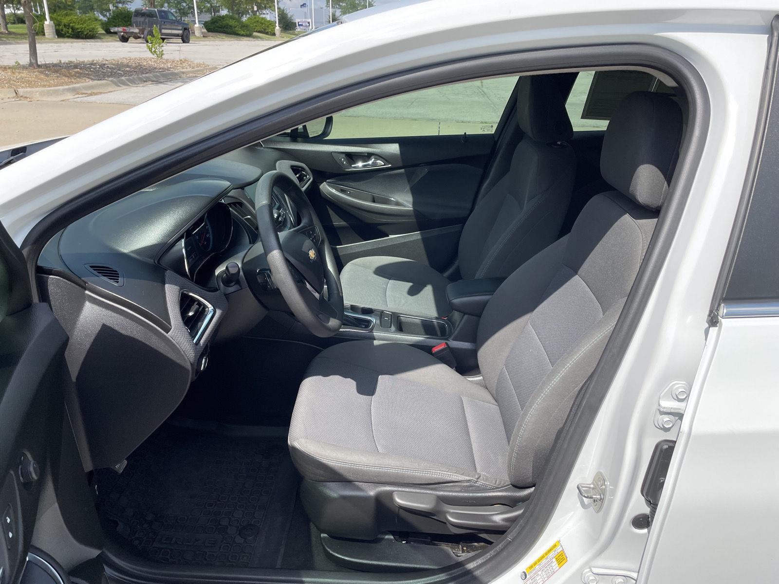 Vehicle photo 17