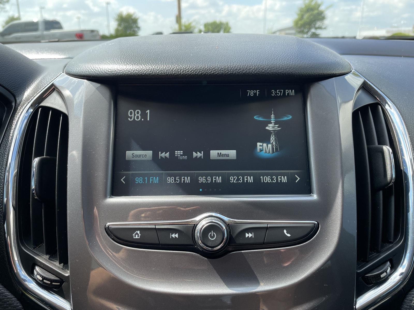 Vehicle photo 24
