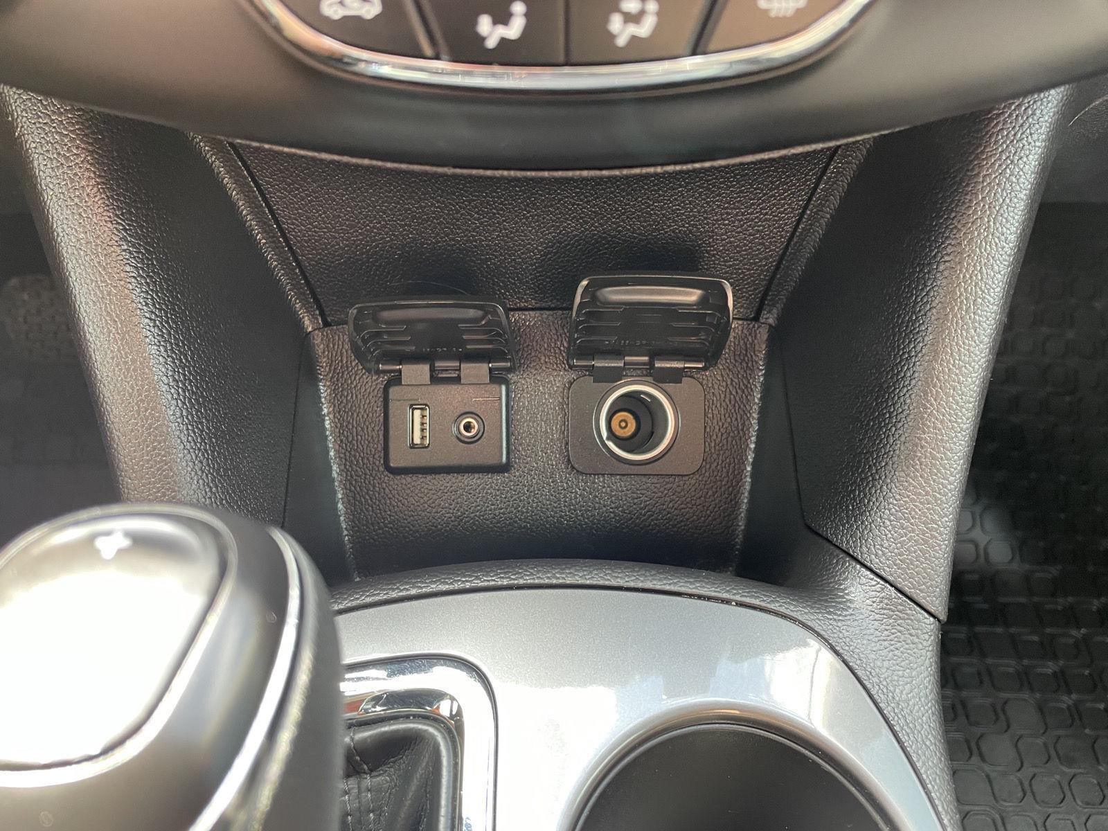 Vehicle photo 26