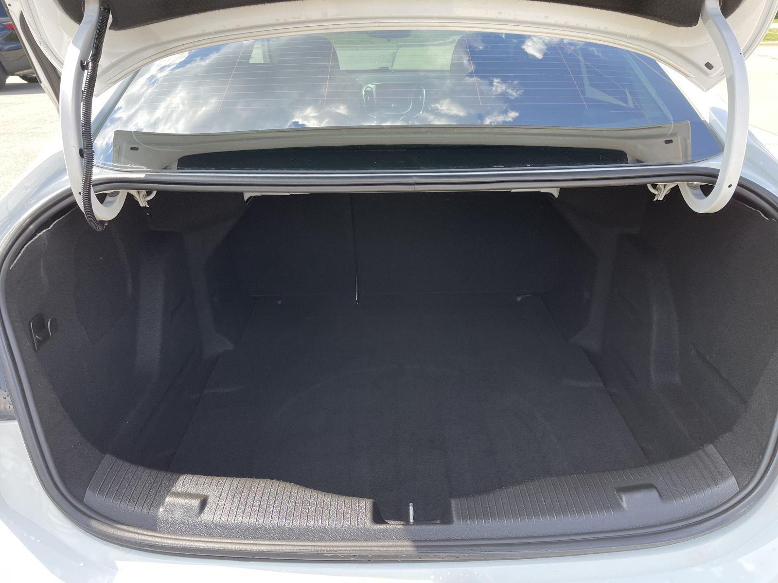 Vehicle photo 33