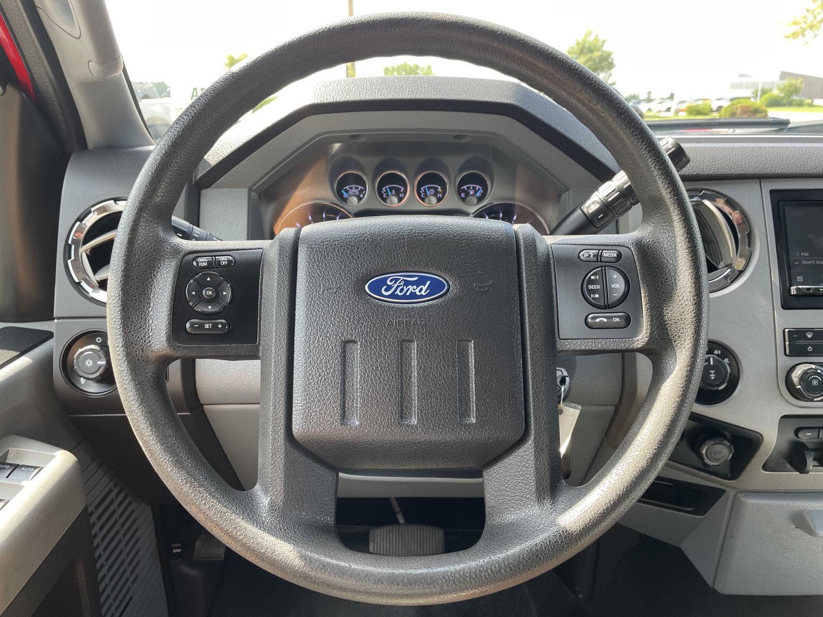 Vehicle photo 12