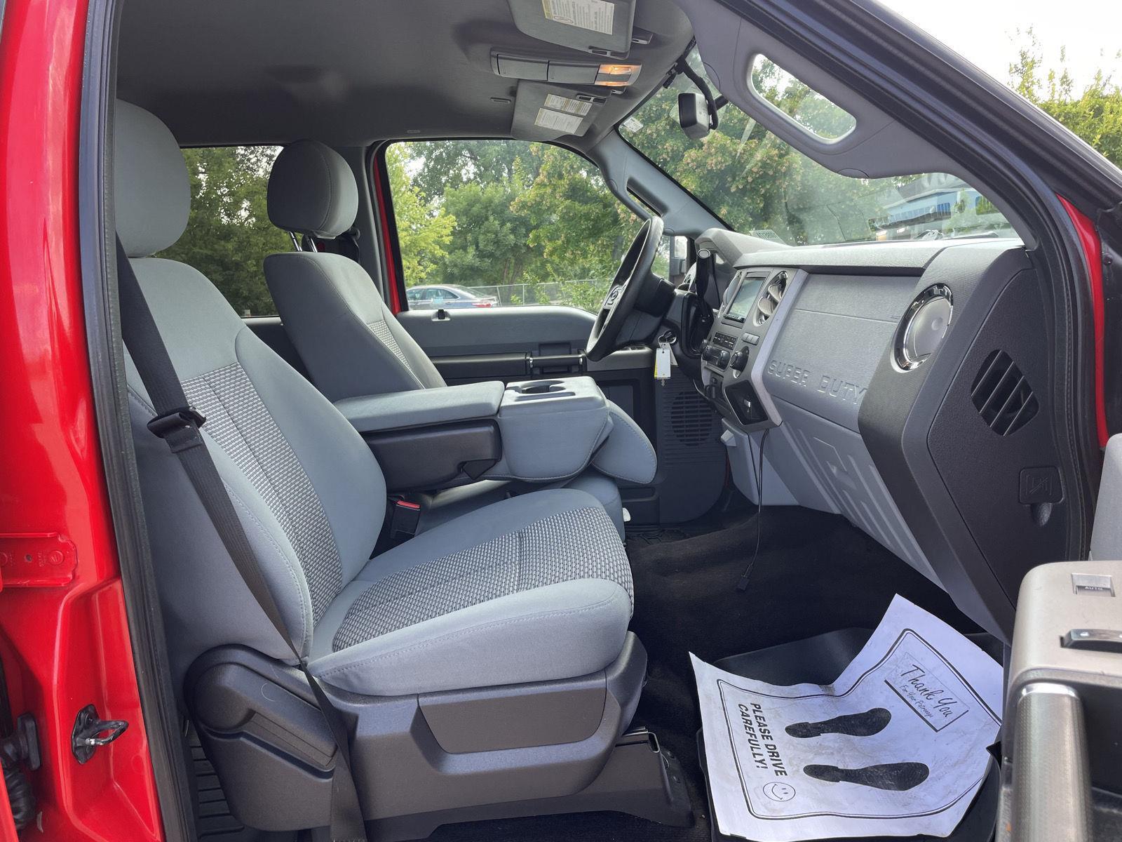 Vehicle photo 19