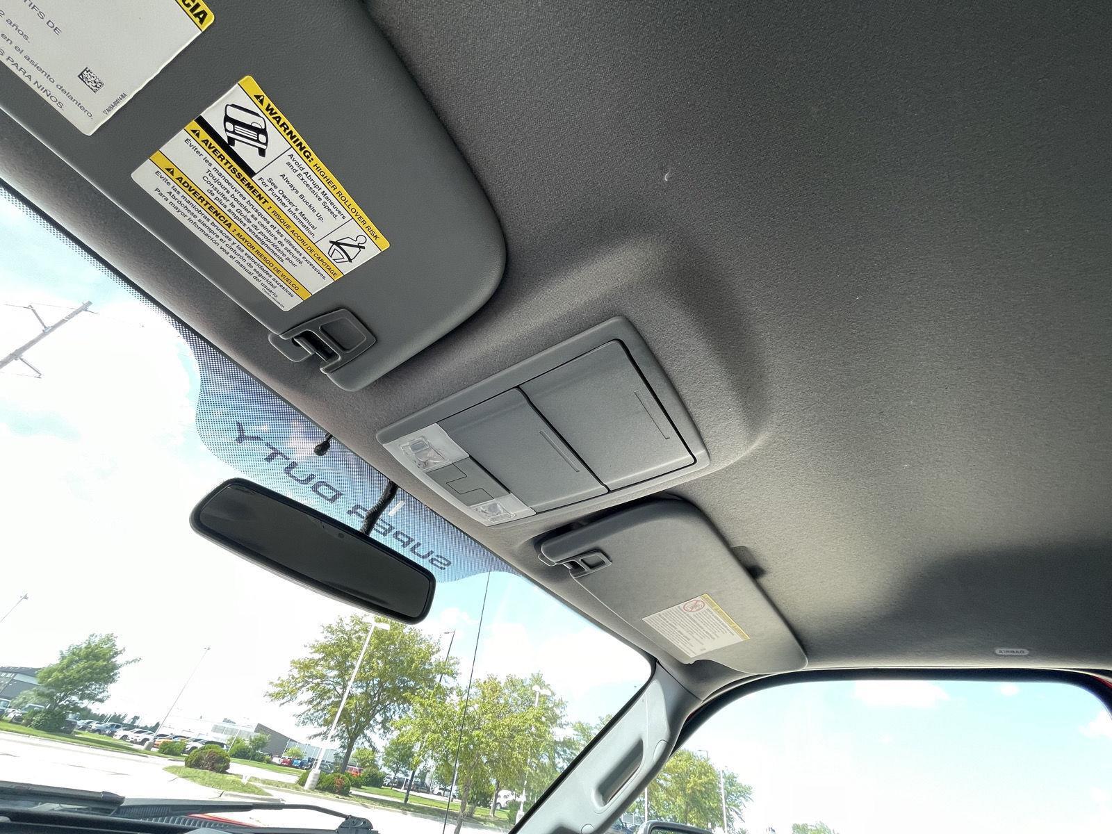 Vehicle photo 21