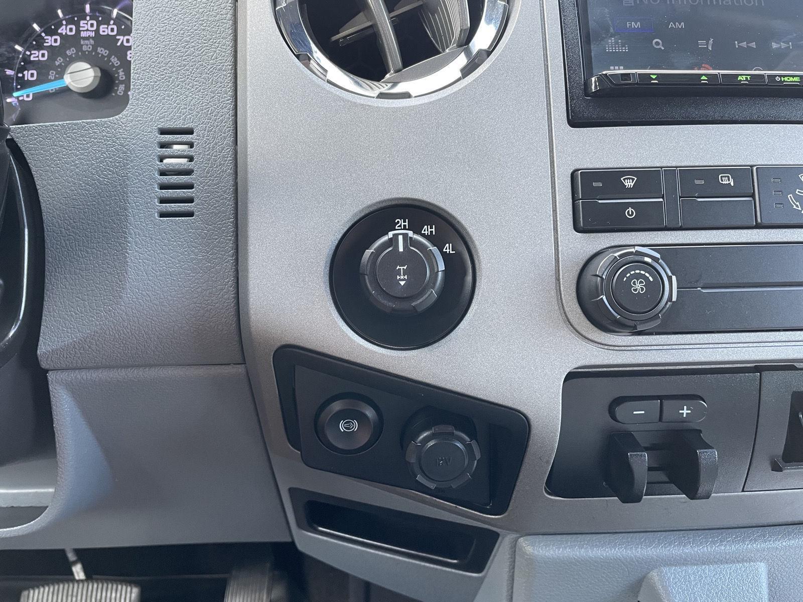 Vehicle photo 26