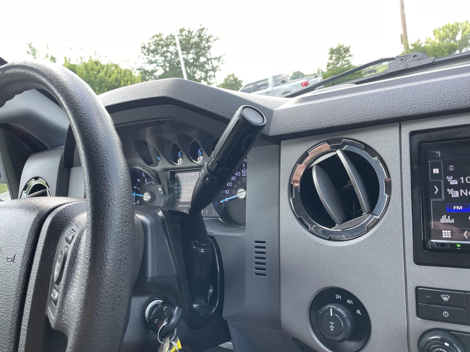 Vehicle photo 30