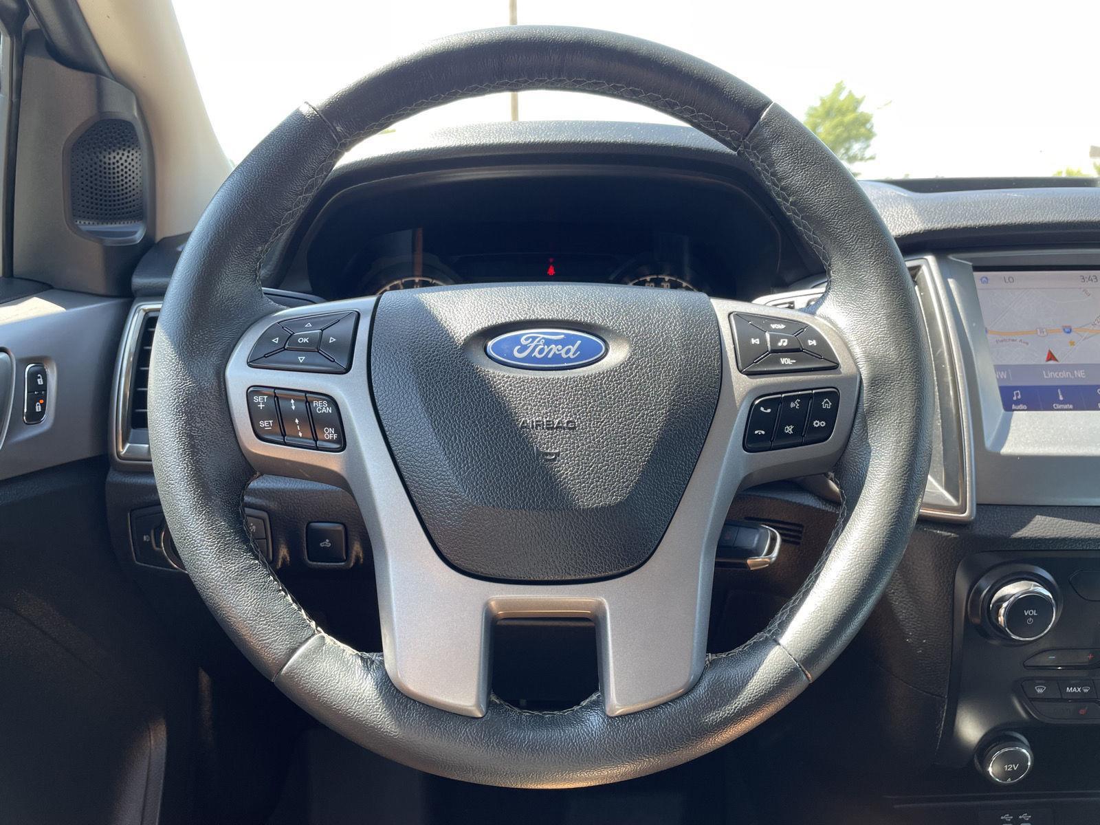 Vehicle photo 12