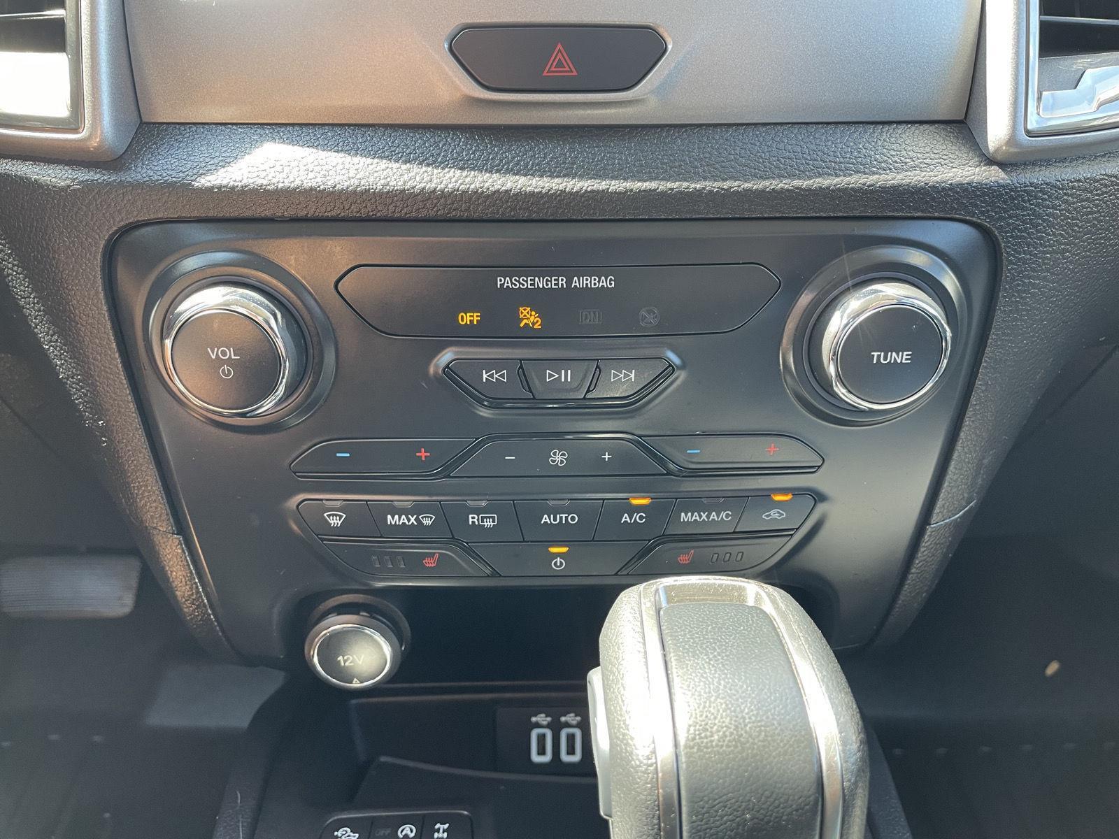 Vehicle photo 26
