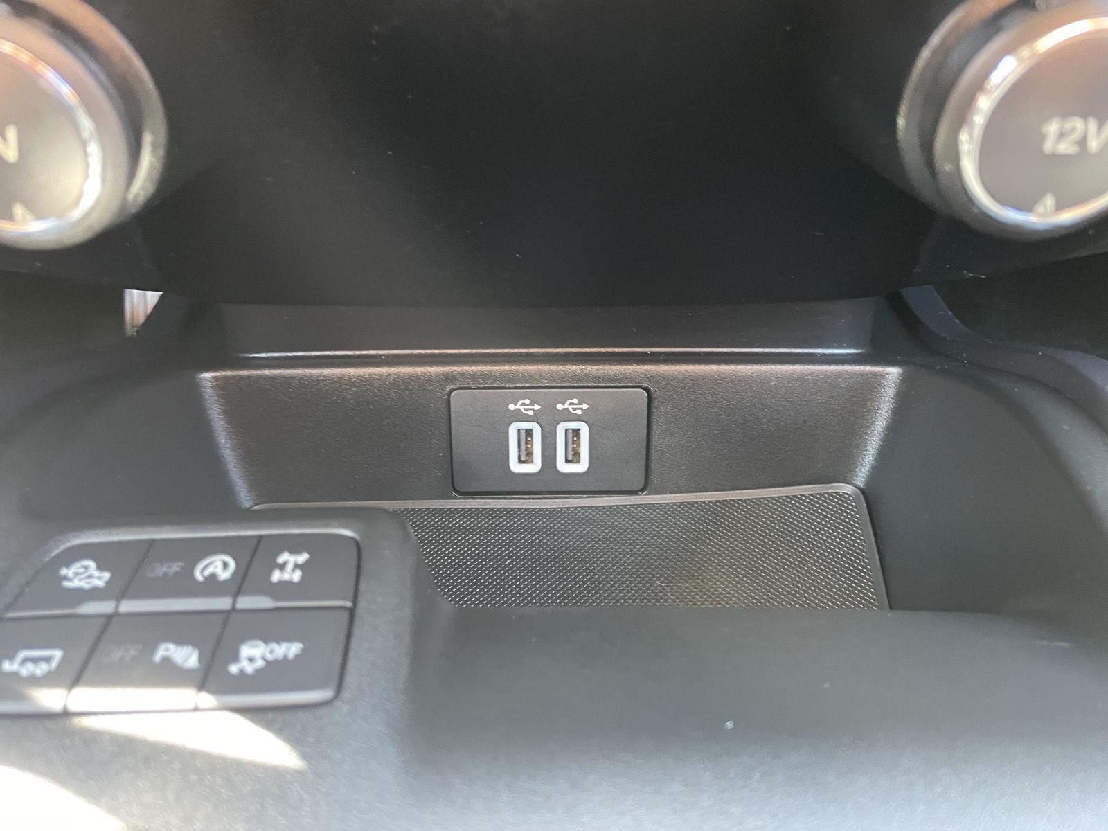 Vehicle photo 28