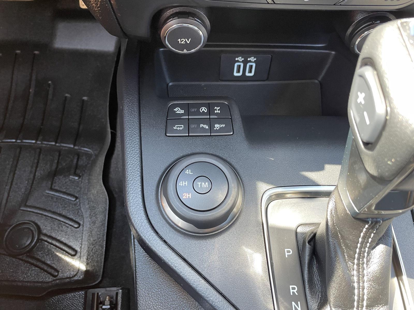 Vehicle photo 31