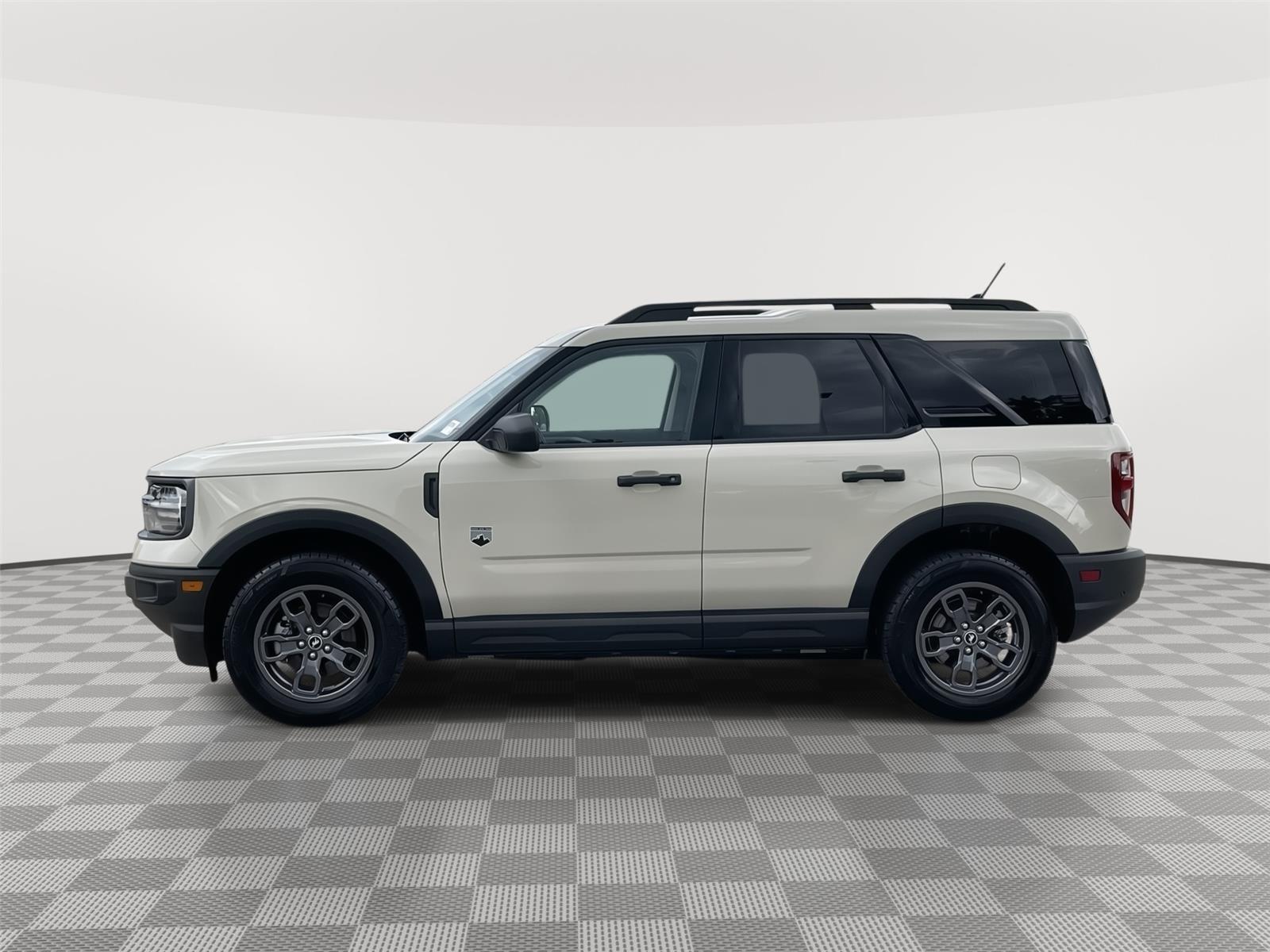 Vehicle photo 2