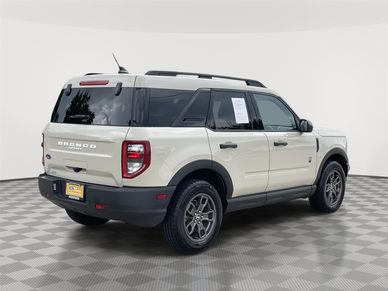 Vehicle photo 7