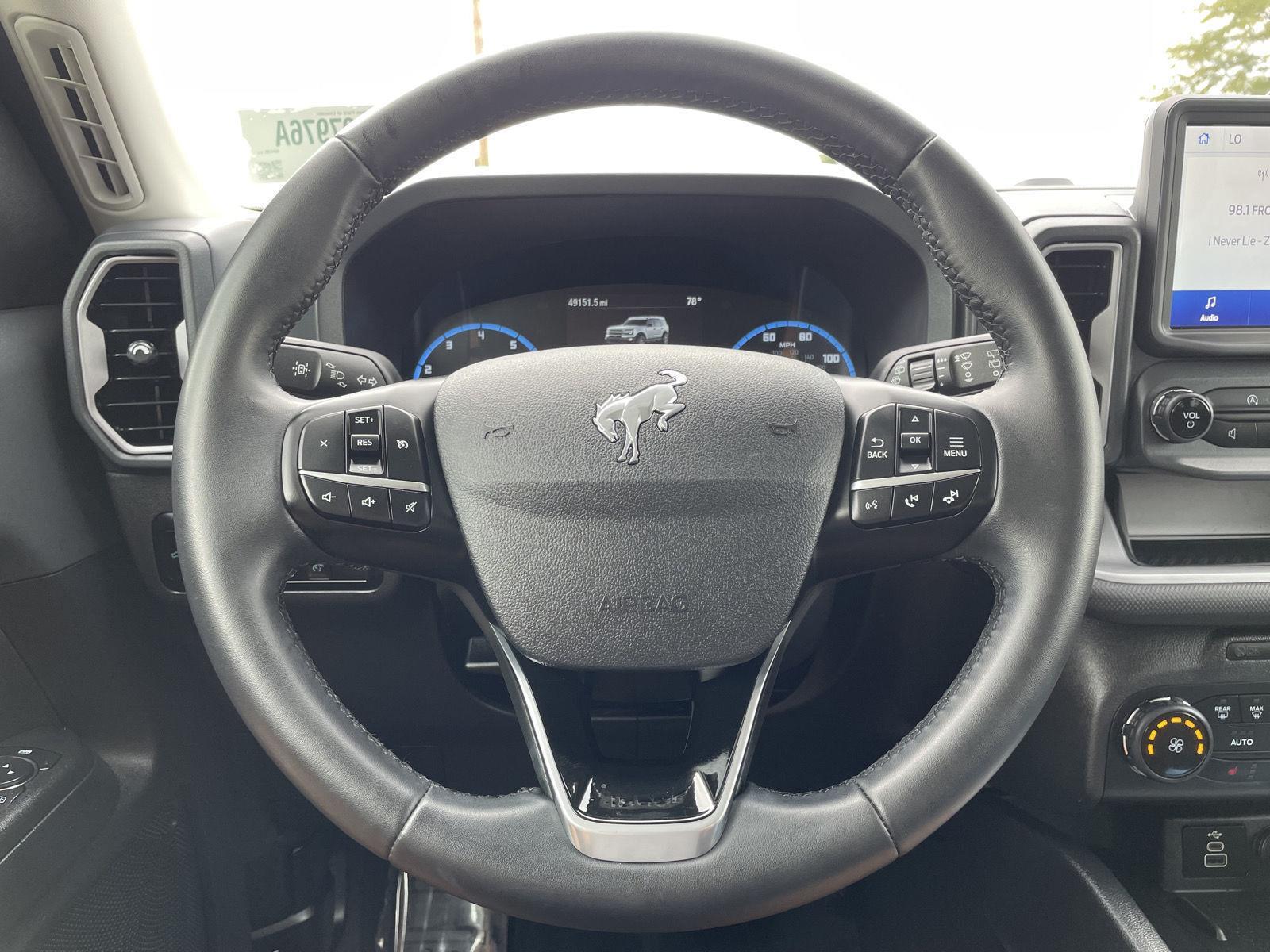 Vehicle photo 12