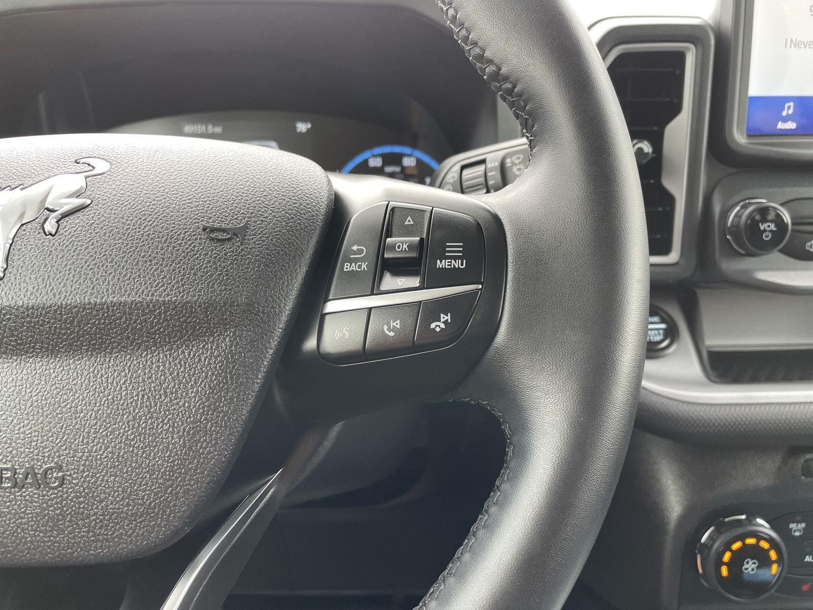 Vehicle photo 14