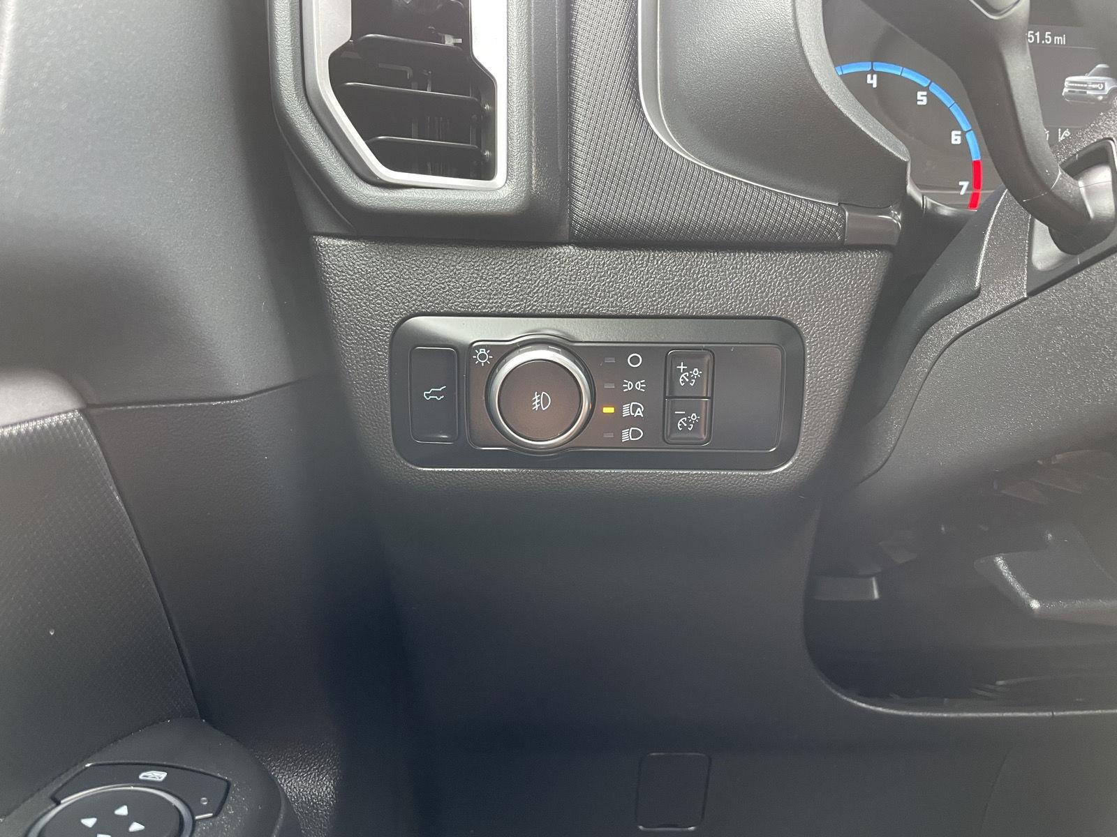 Vehicle photo 16