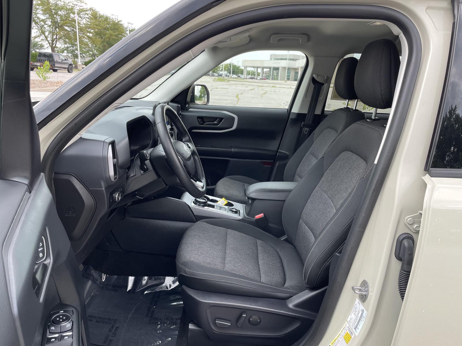 Vehicle photo 17