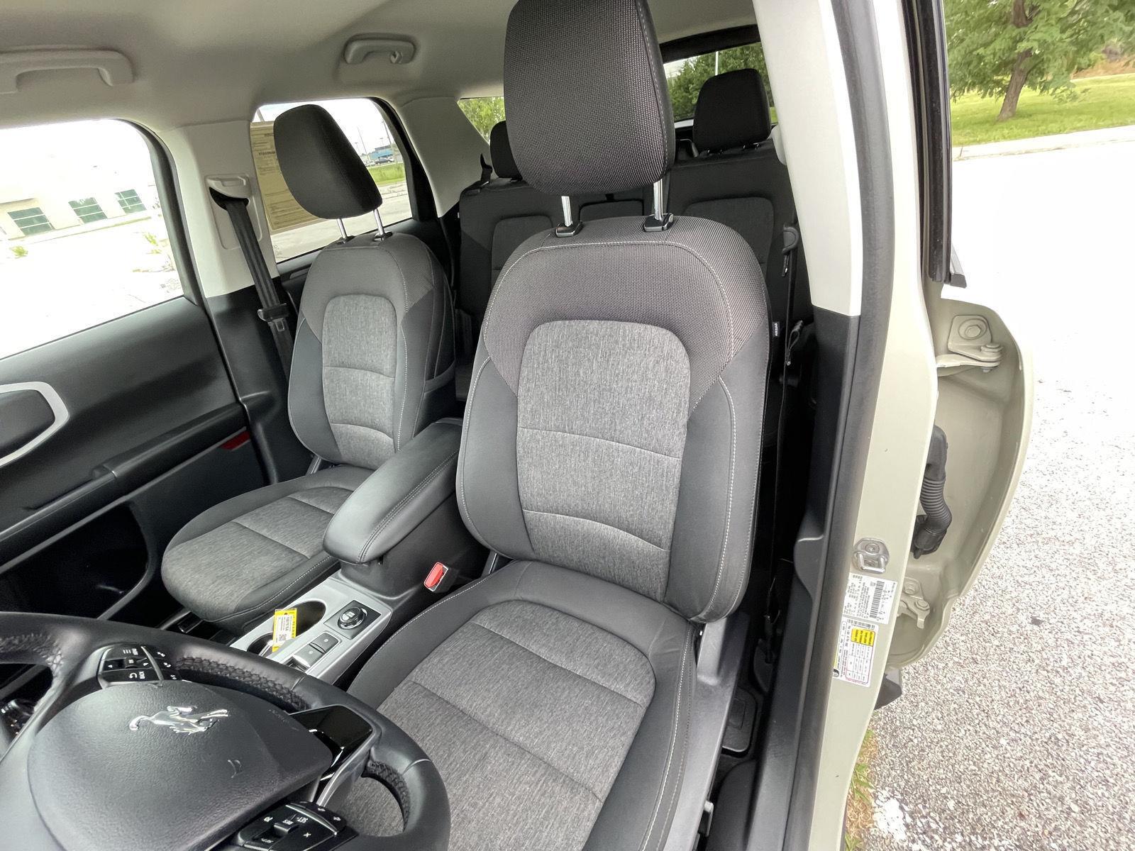 Vehicle photo 18