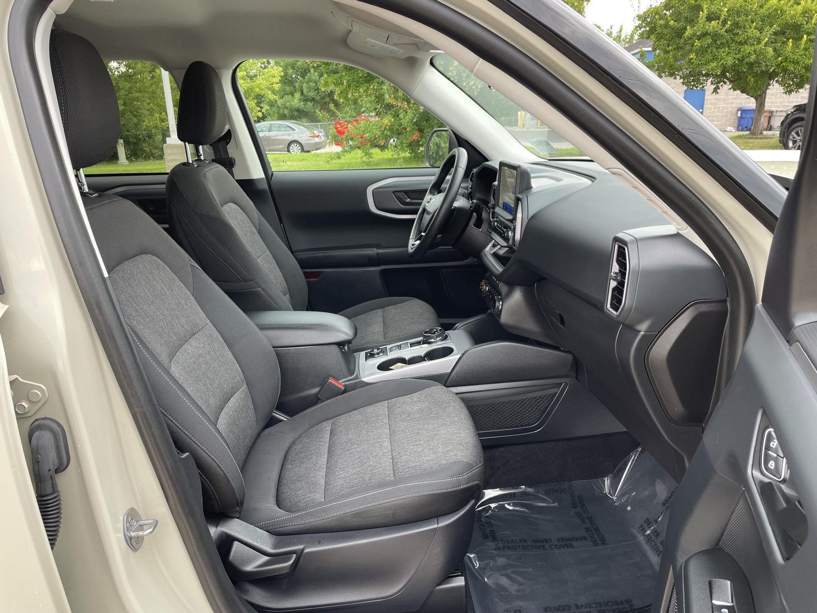 Vehicle photo 19