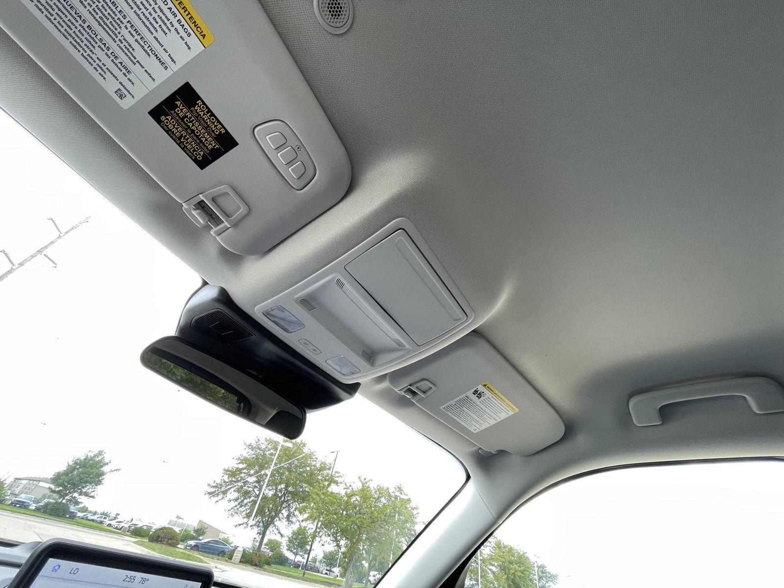 Vehicle photo 21