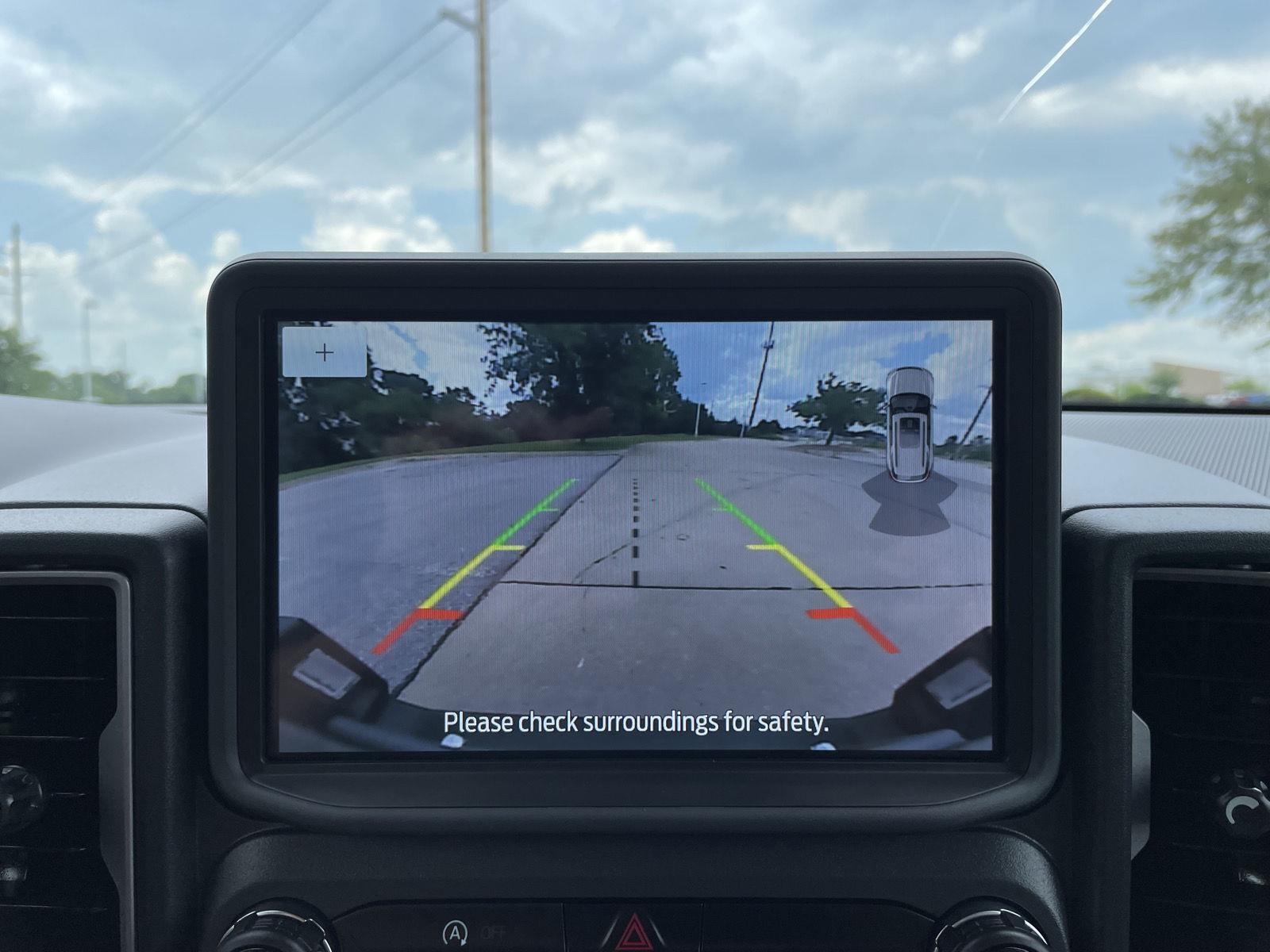 Vehicle photo 23