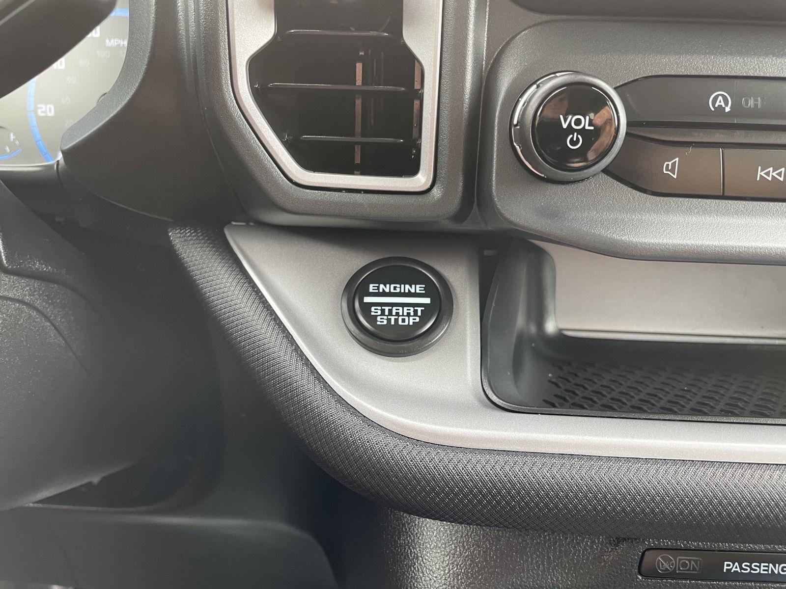 Vehicle photo 24