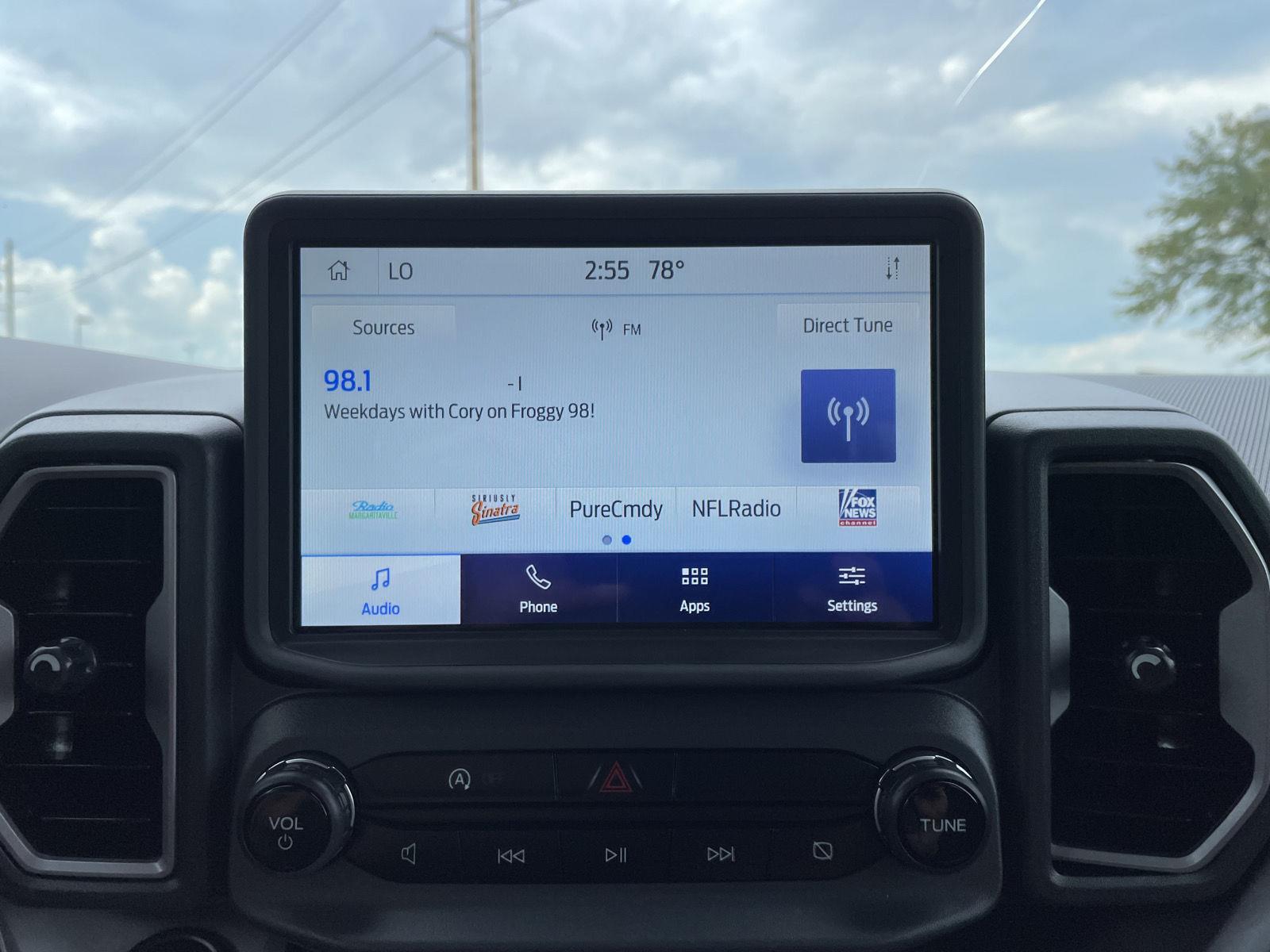 Vehicle photo 25