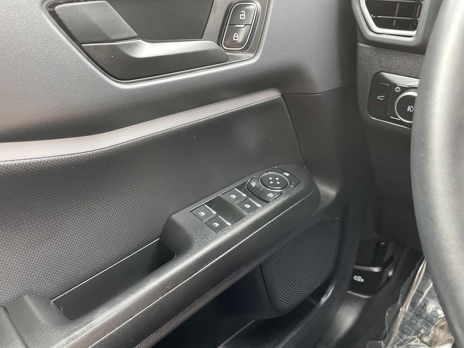 Vehicle photo 29
