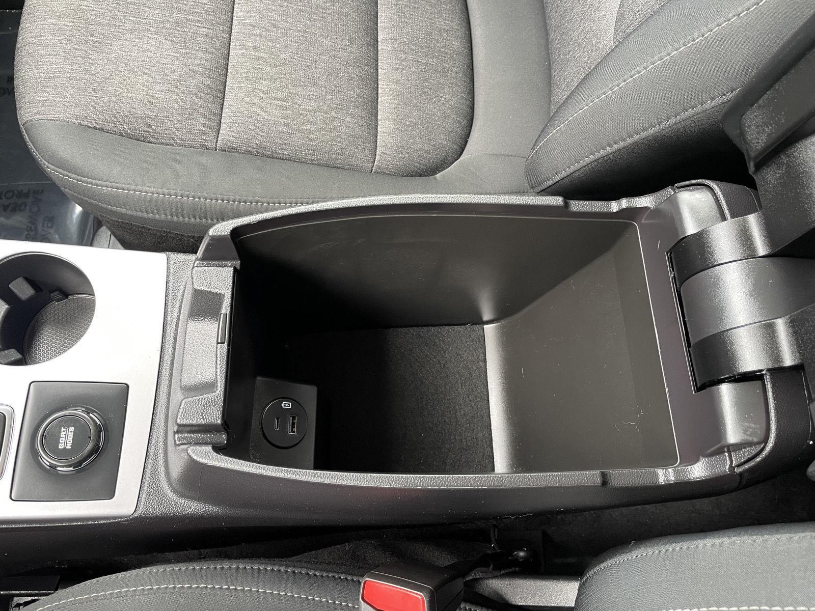 Vehicle photo 31