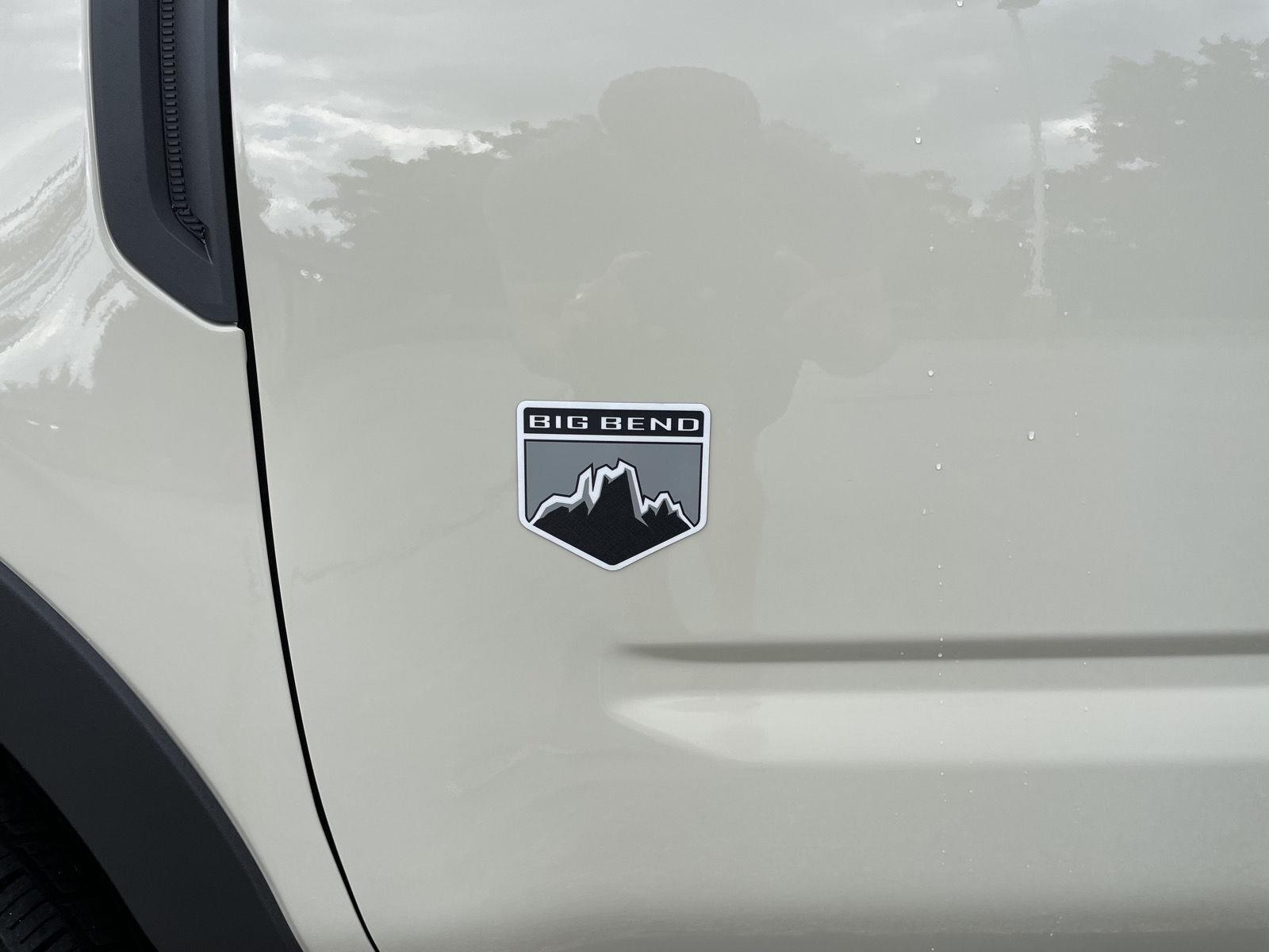 Vehicle photo 37