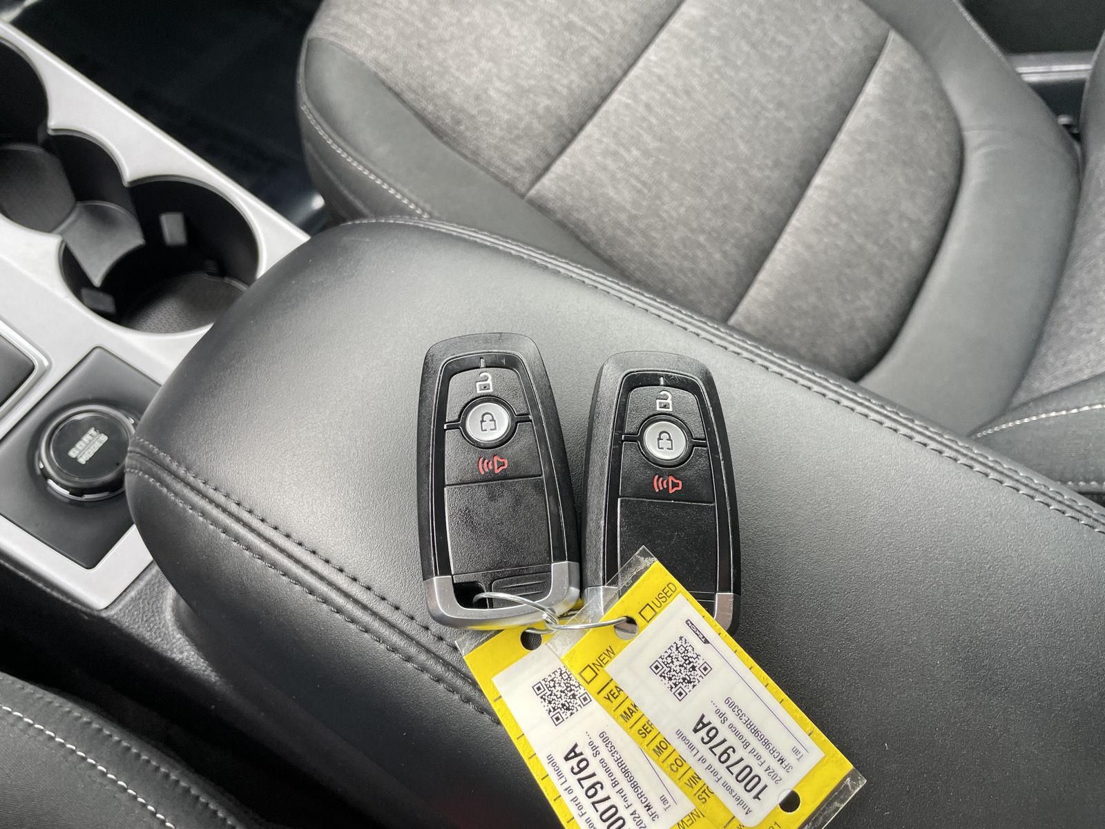 Vehicle photo 38