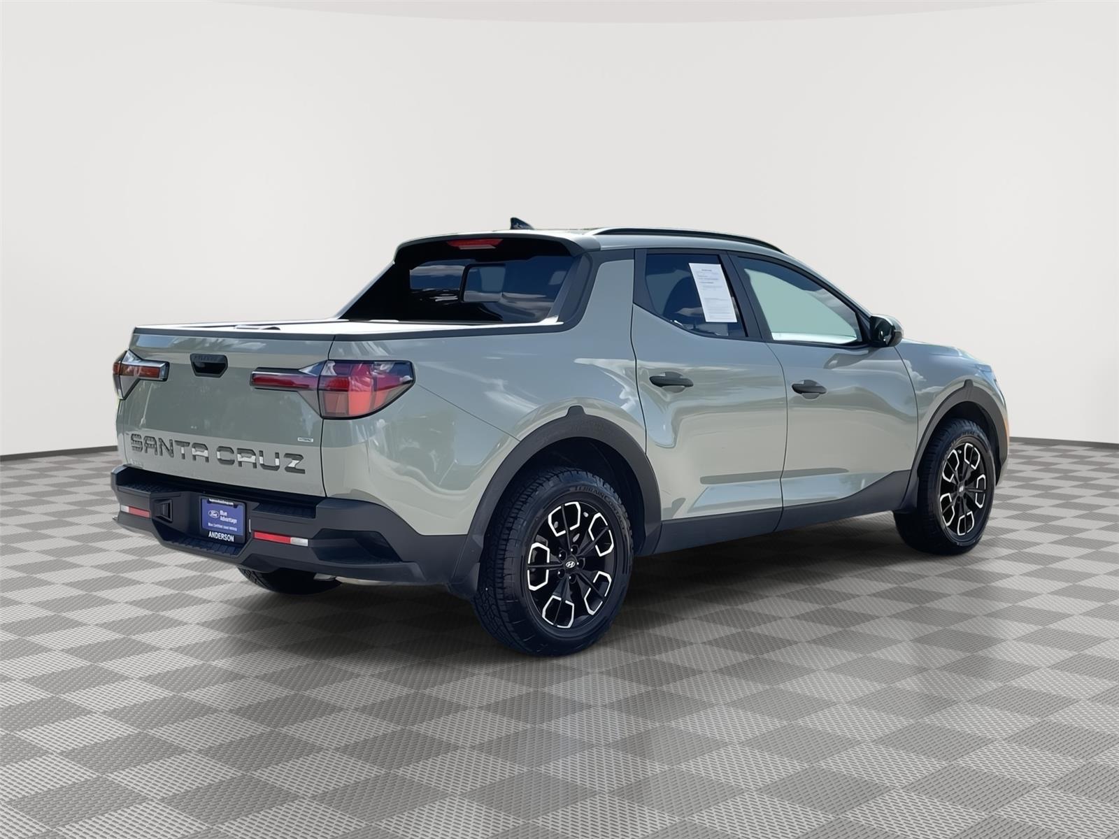 Vehicle photo 7