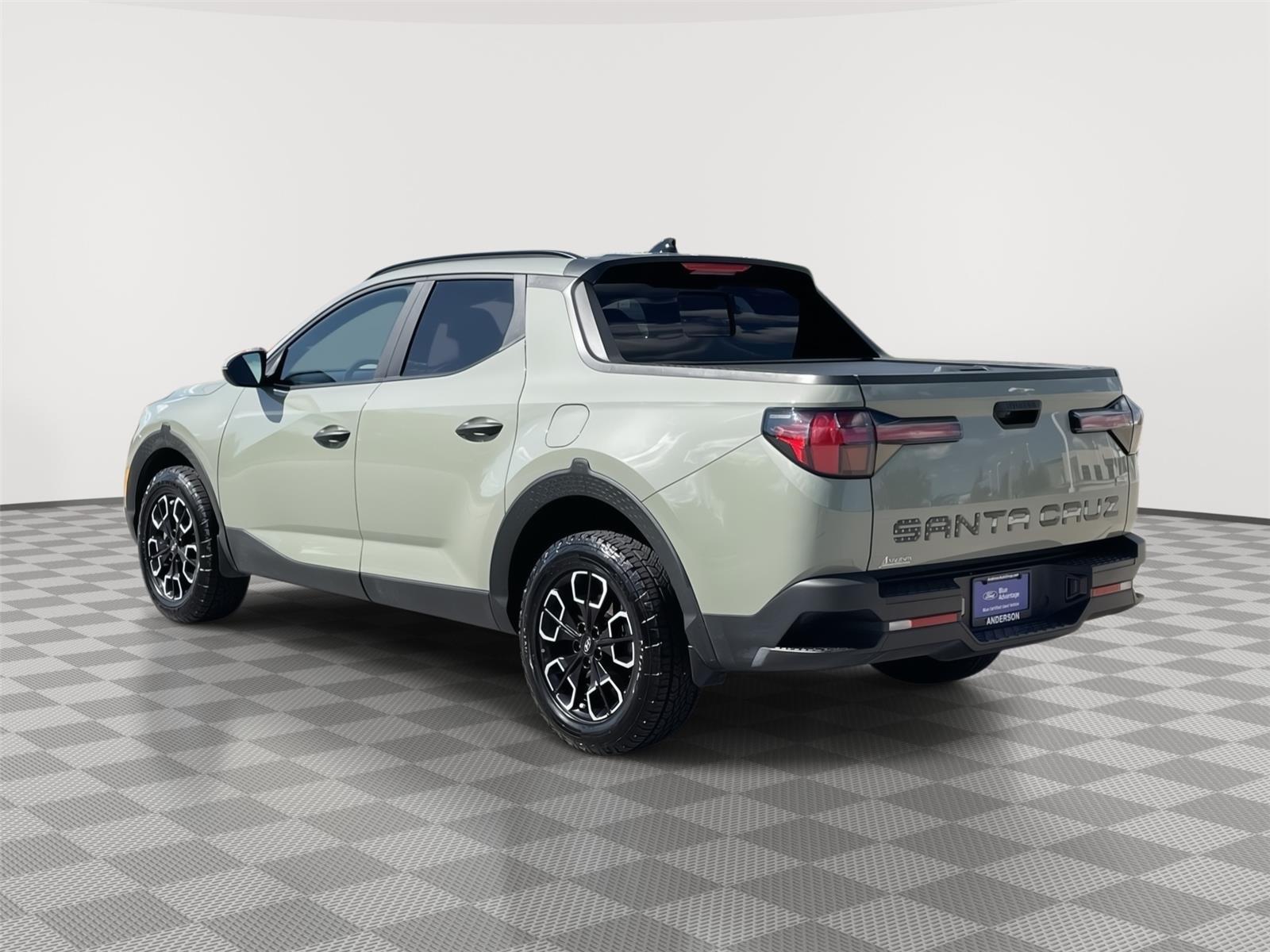 Vehicle photo 9