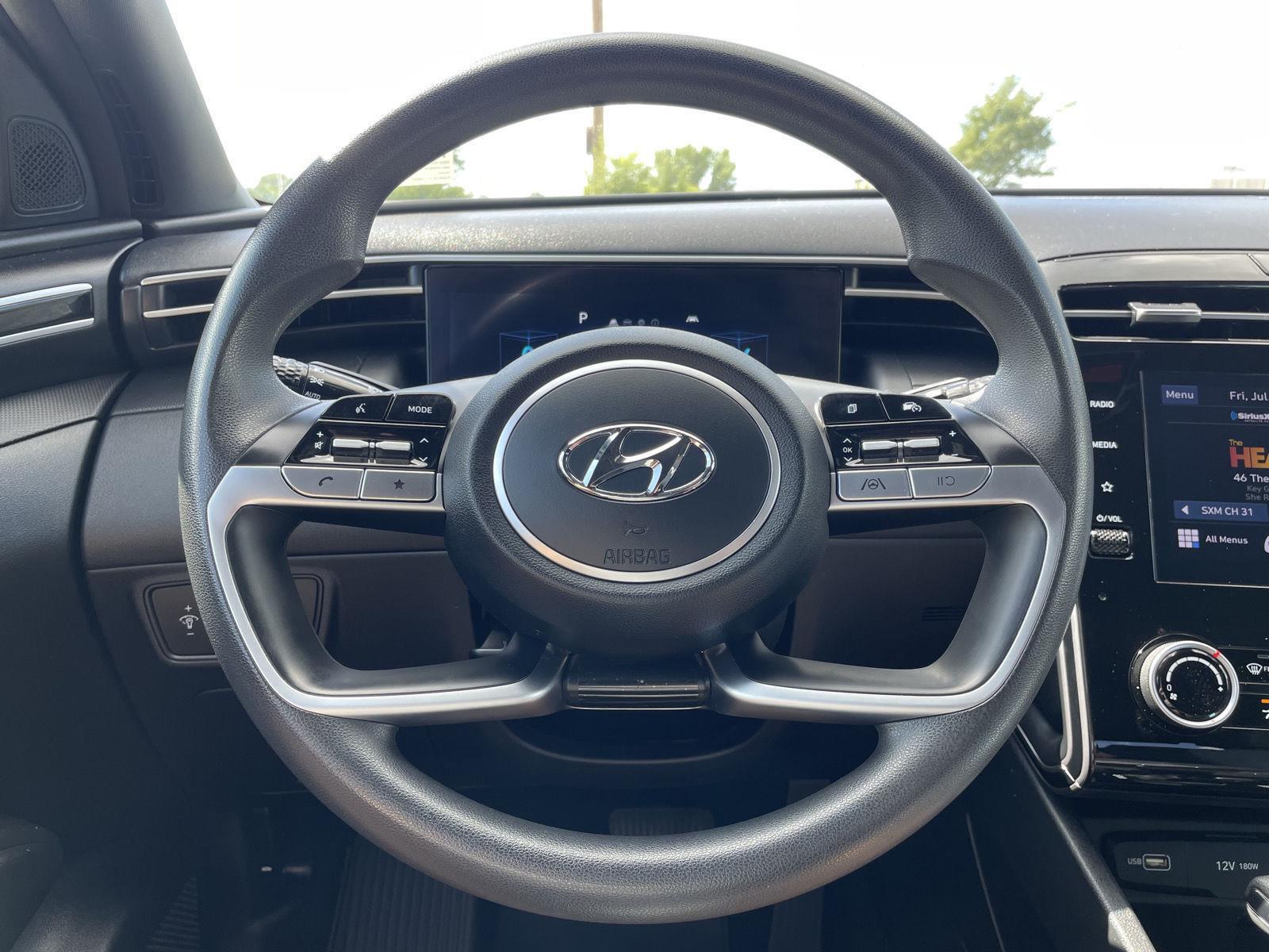 Vehicle photo 12