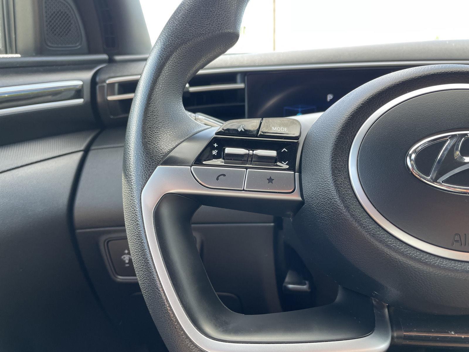 Vehicle photo 13