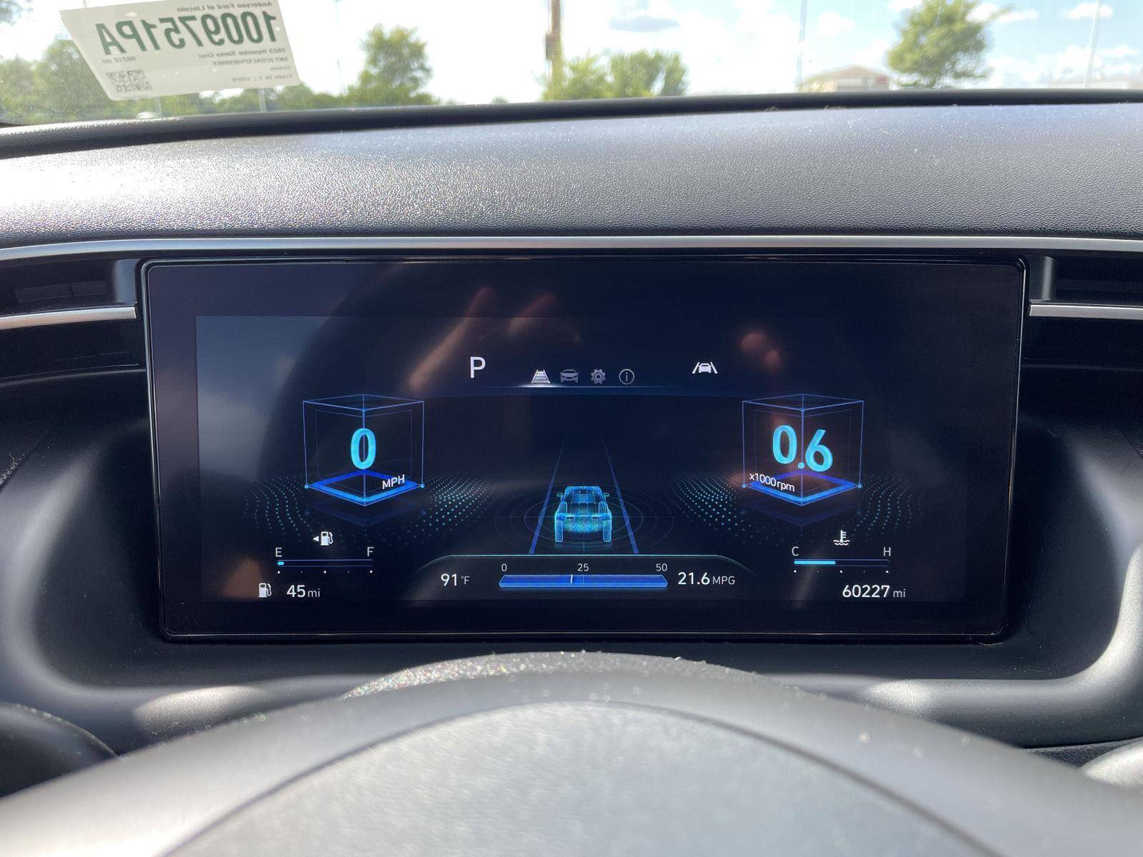 Vehicle photo 15