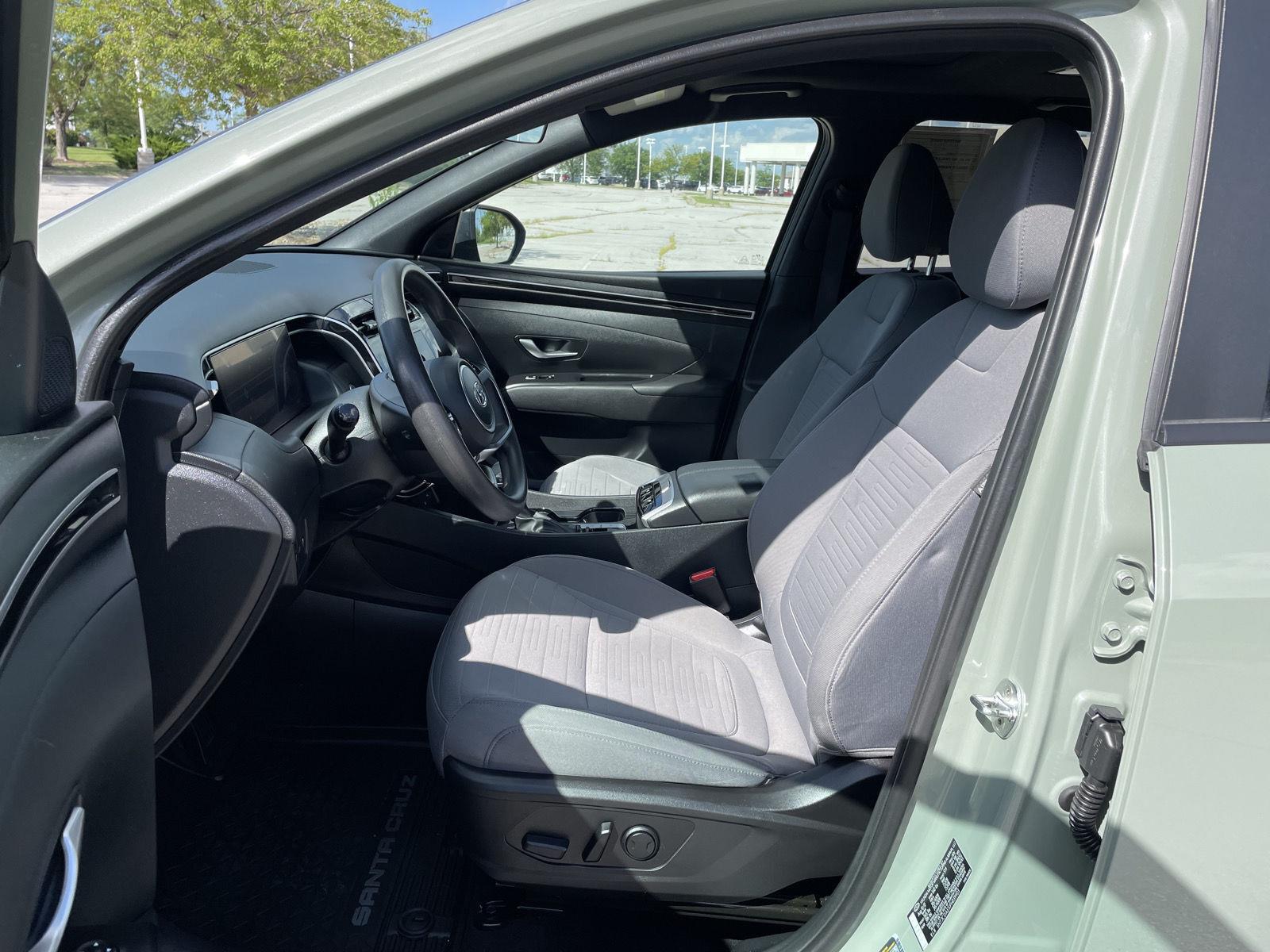 Vehicle photo 17