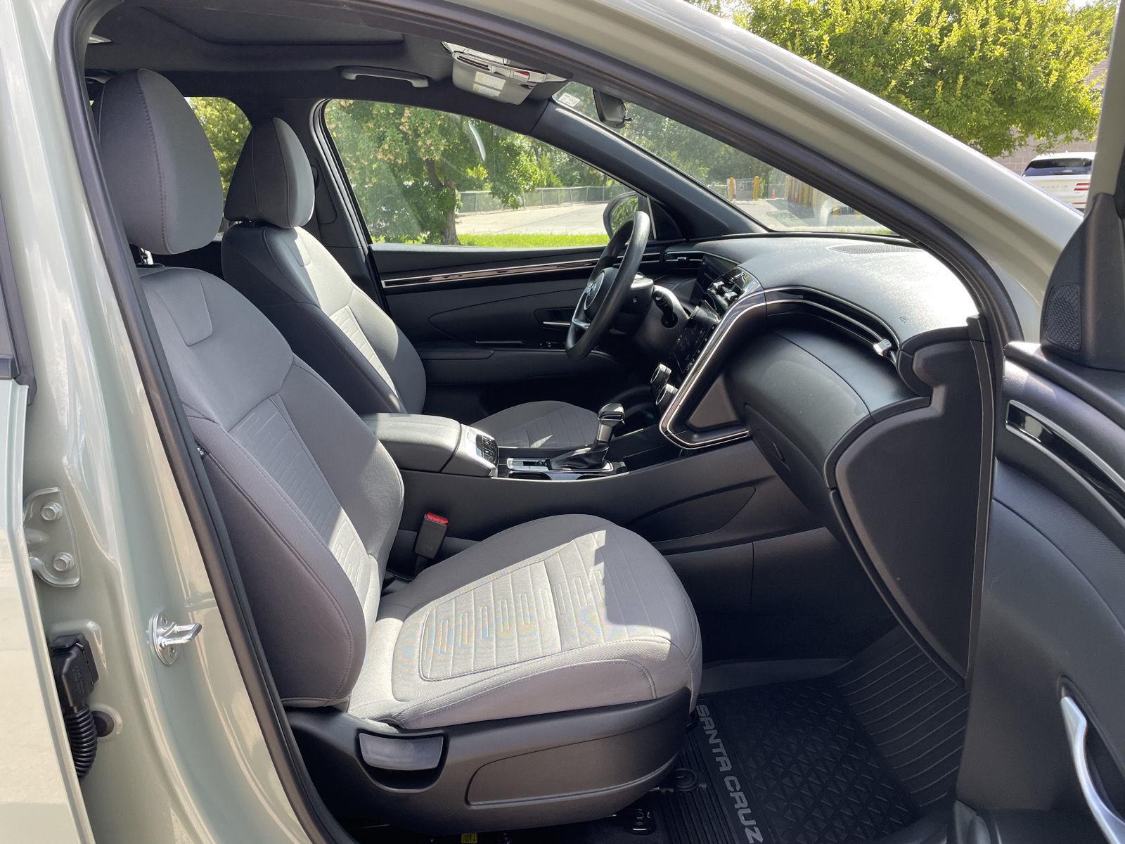 Vehicle photo 19