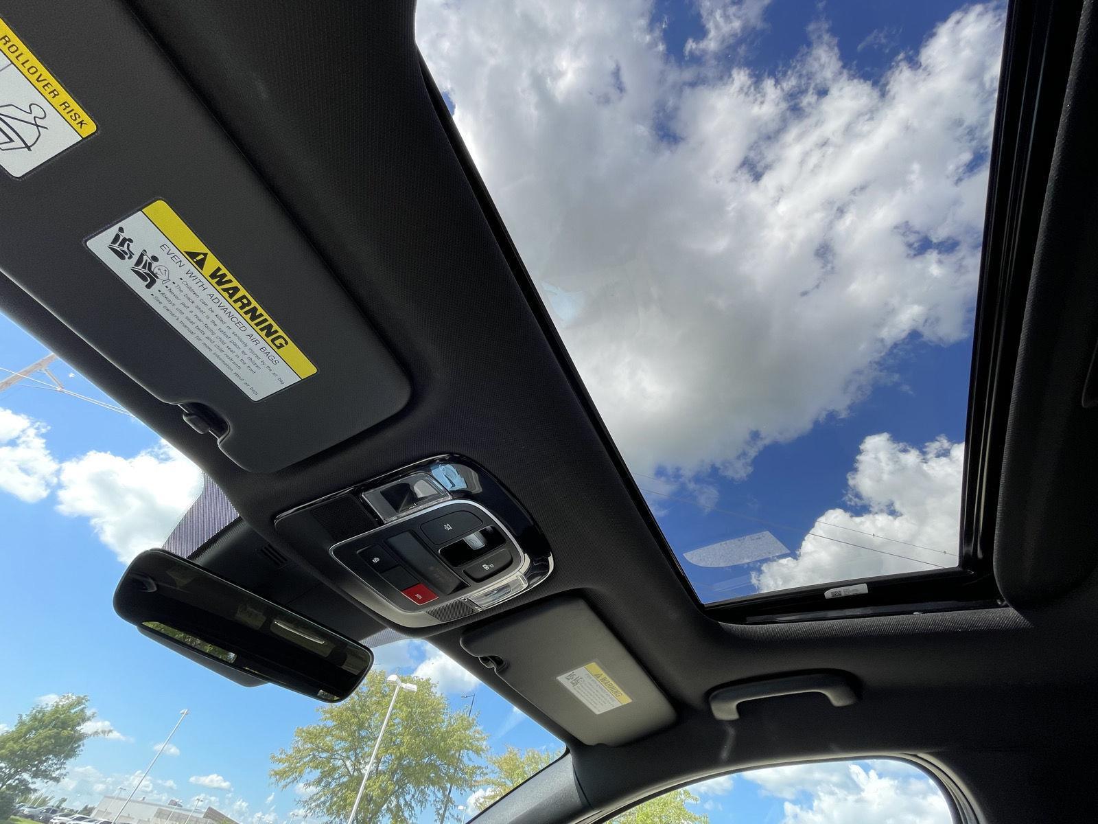 Vehicle photo 21