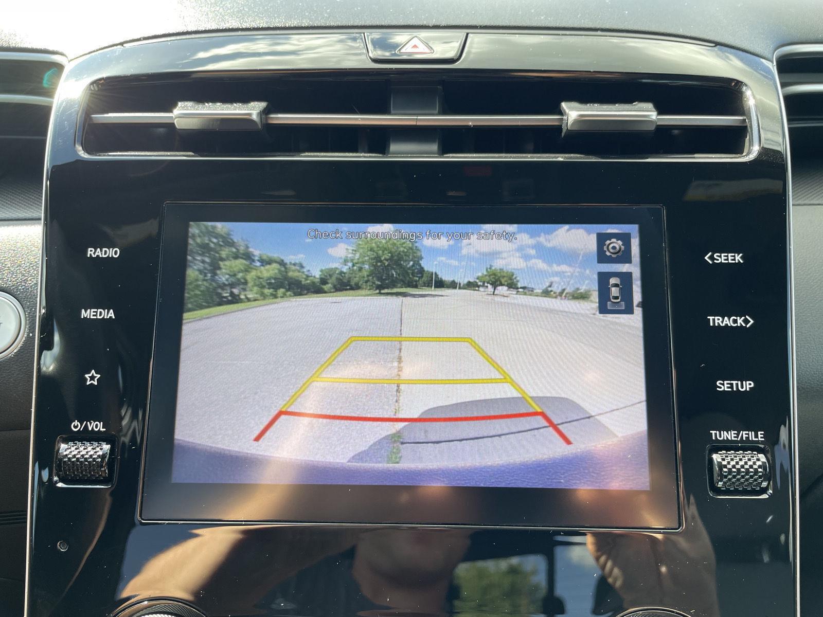 Vehicle photo 23