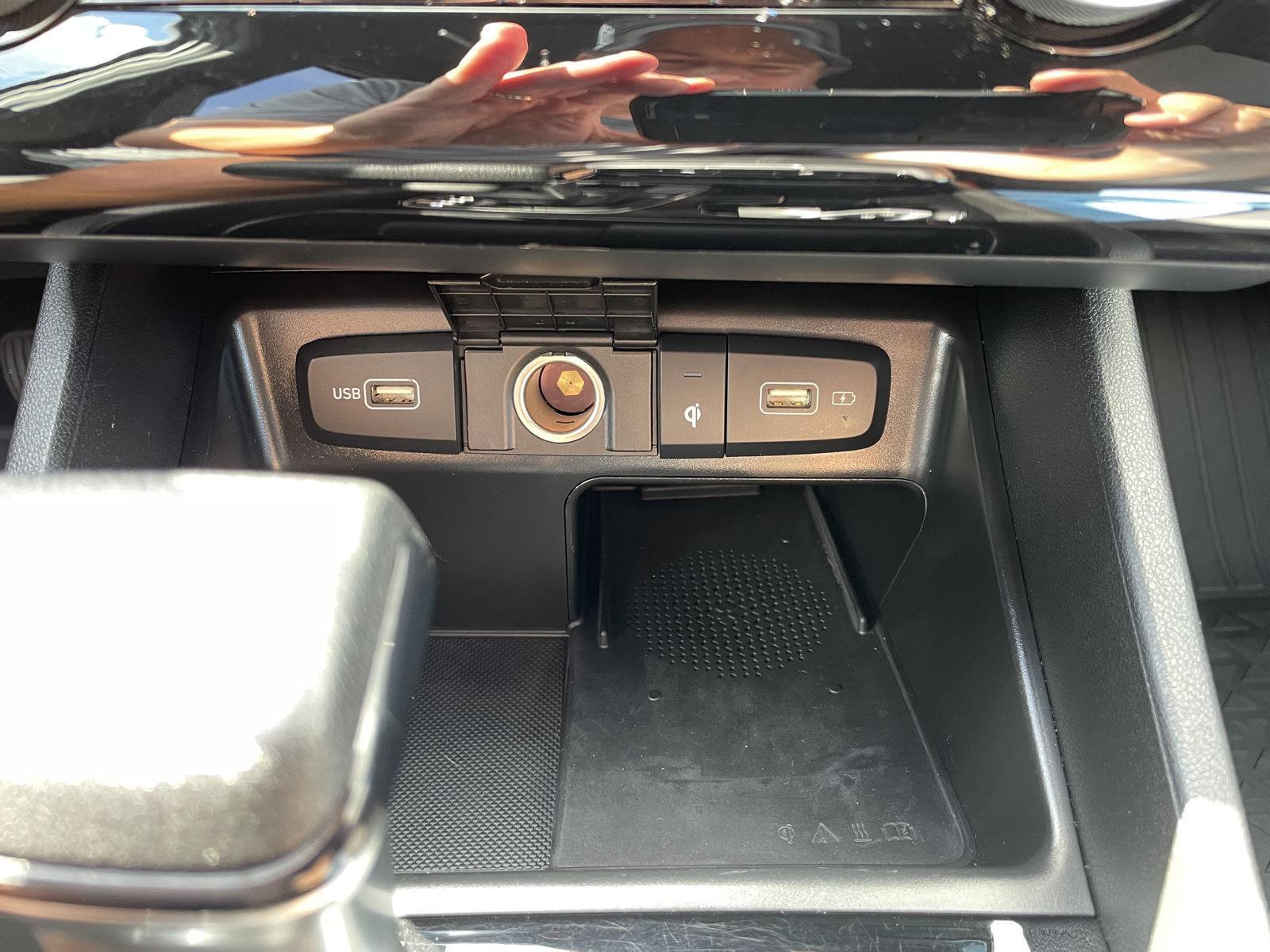 Vehicle photo 26