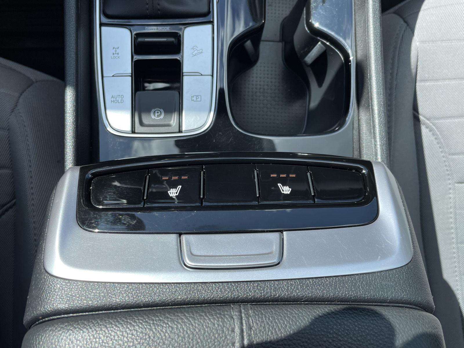 Vehicle photo 27