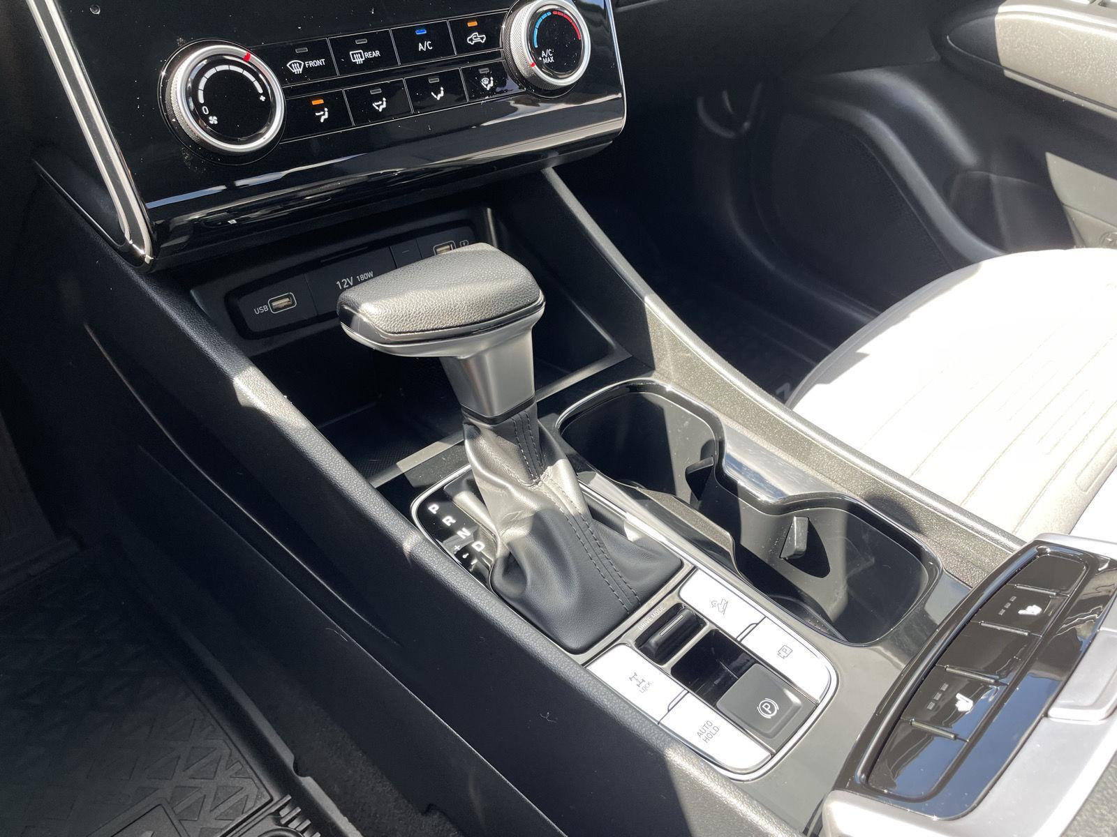 Vehicle photo 29
