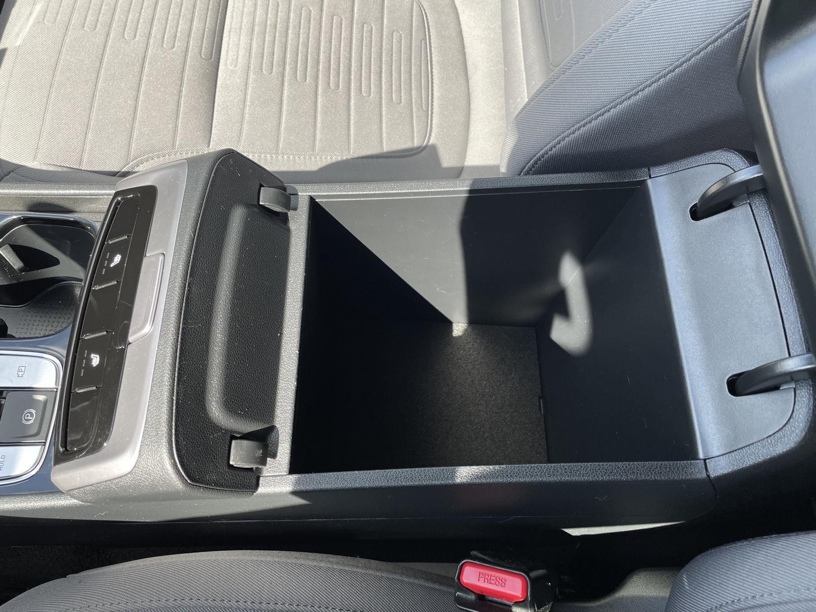 Vehicle photo 30